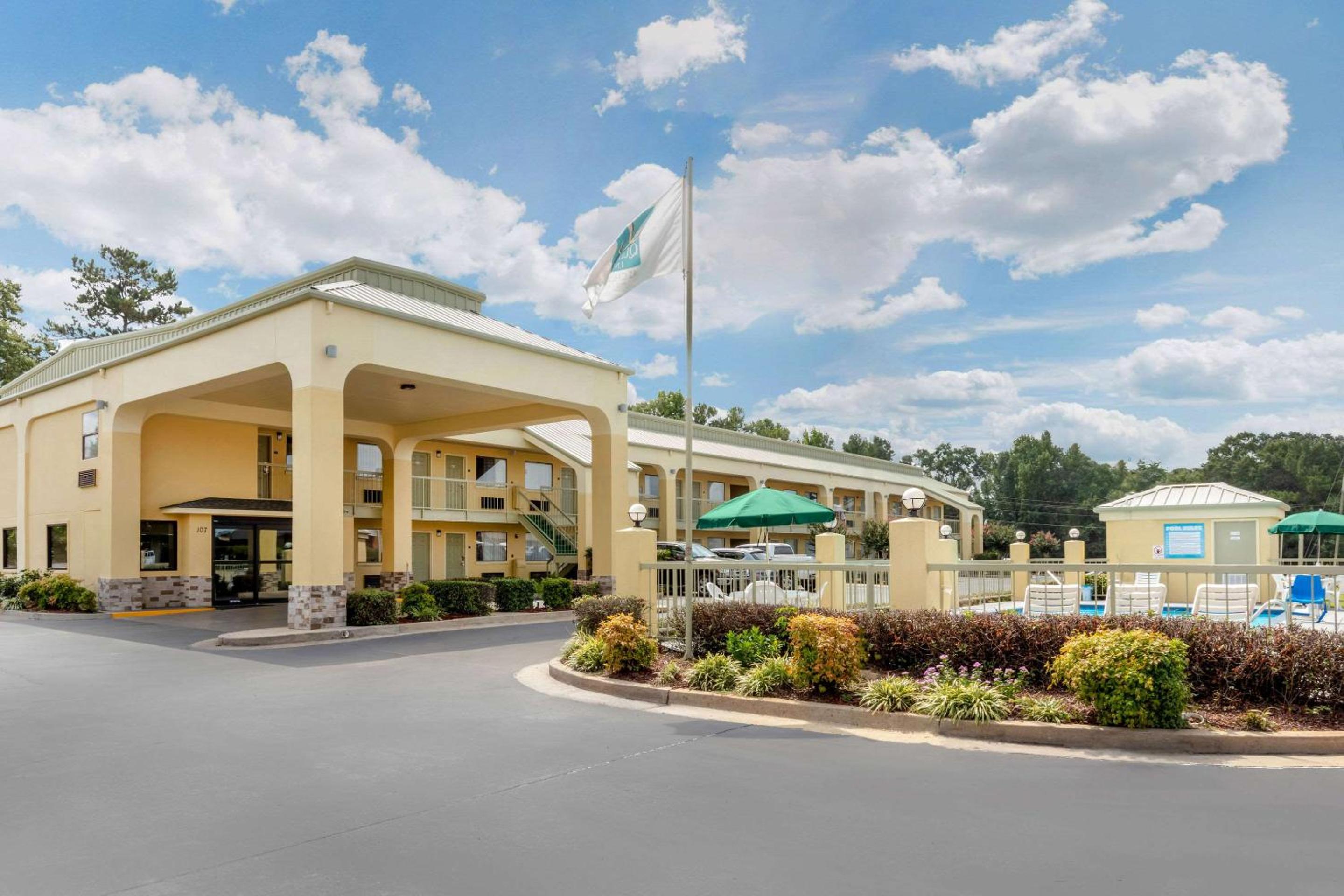 McComb Vacations - Quality Inn - Property Image 1