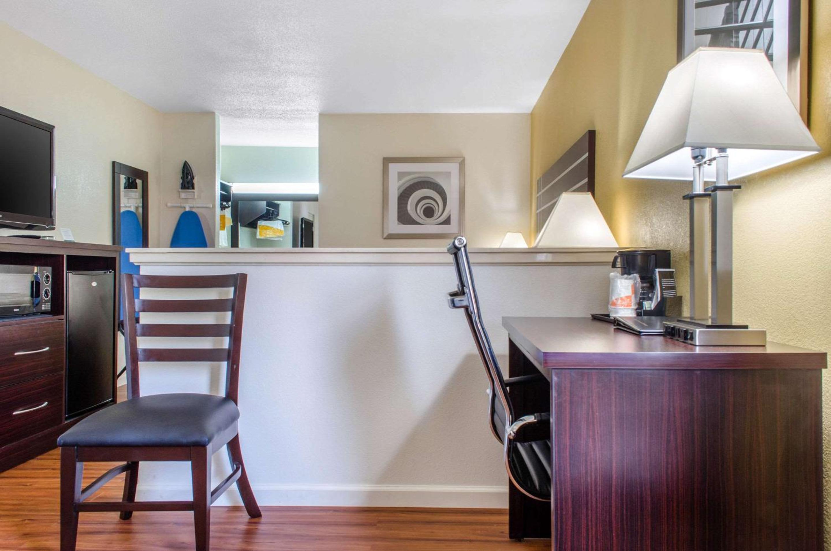 McComb Vacations - Quality Inn - Property Image 17