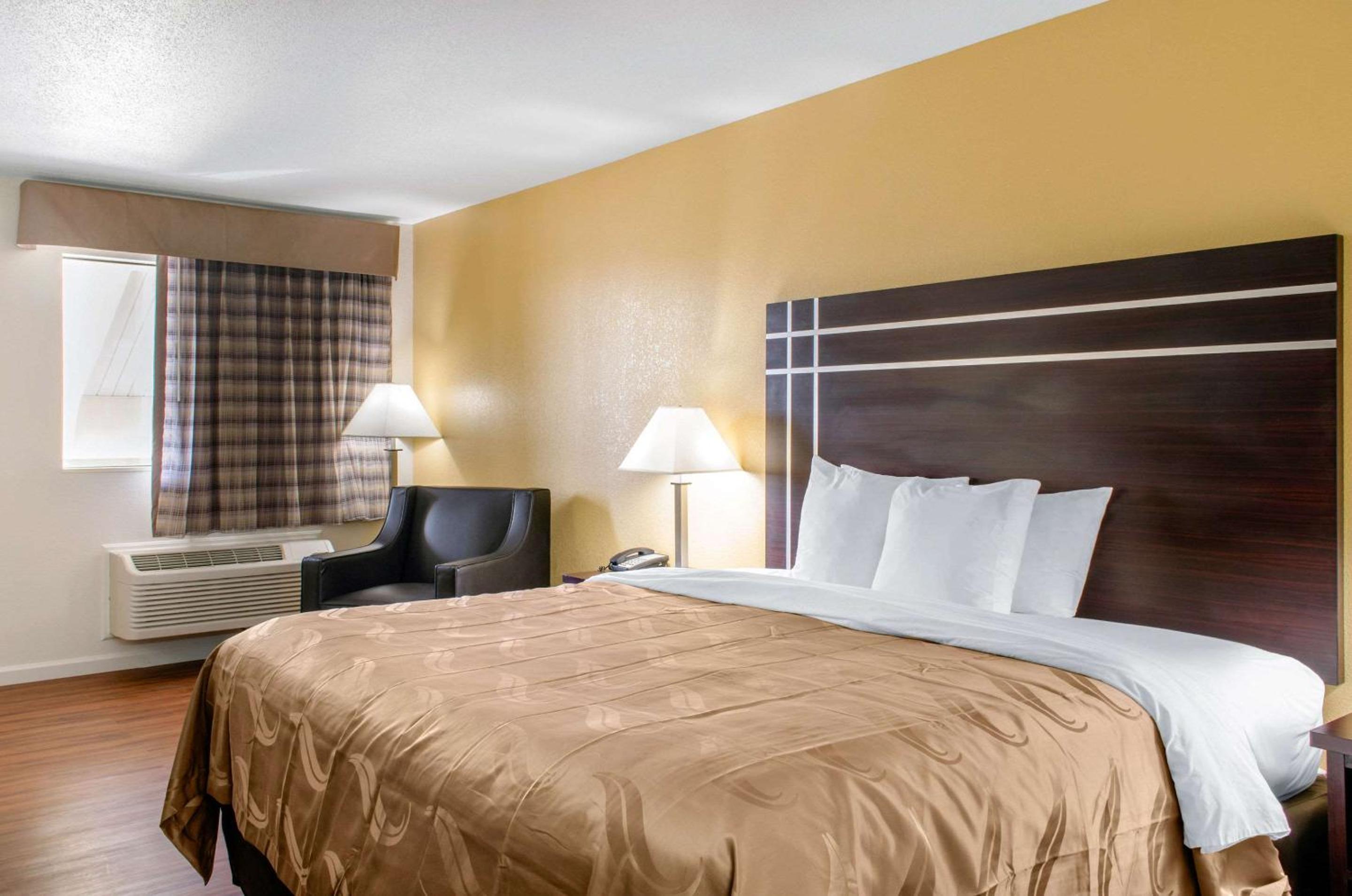 McComb Vacations - Quality Inn - Property Image 35