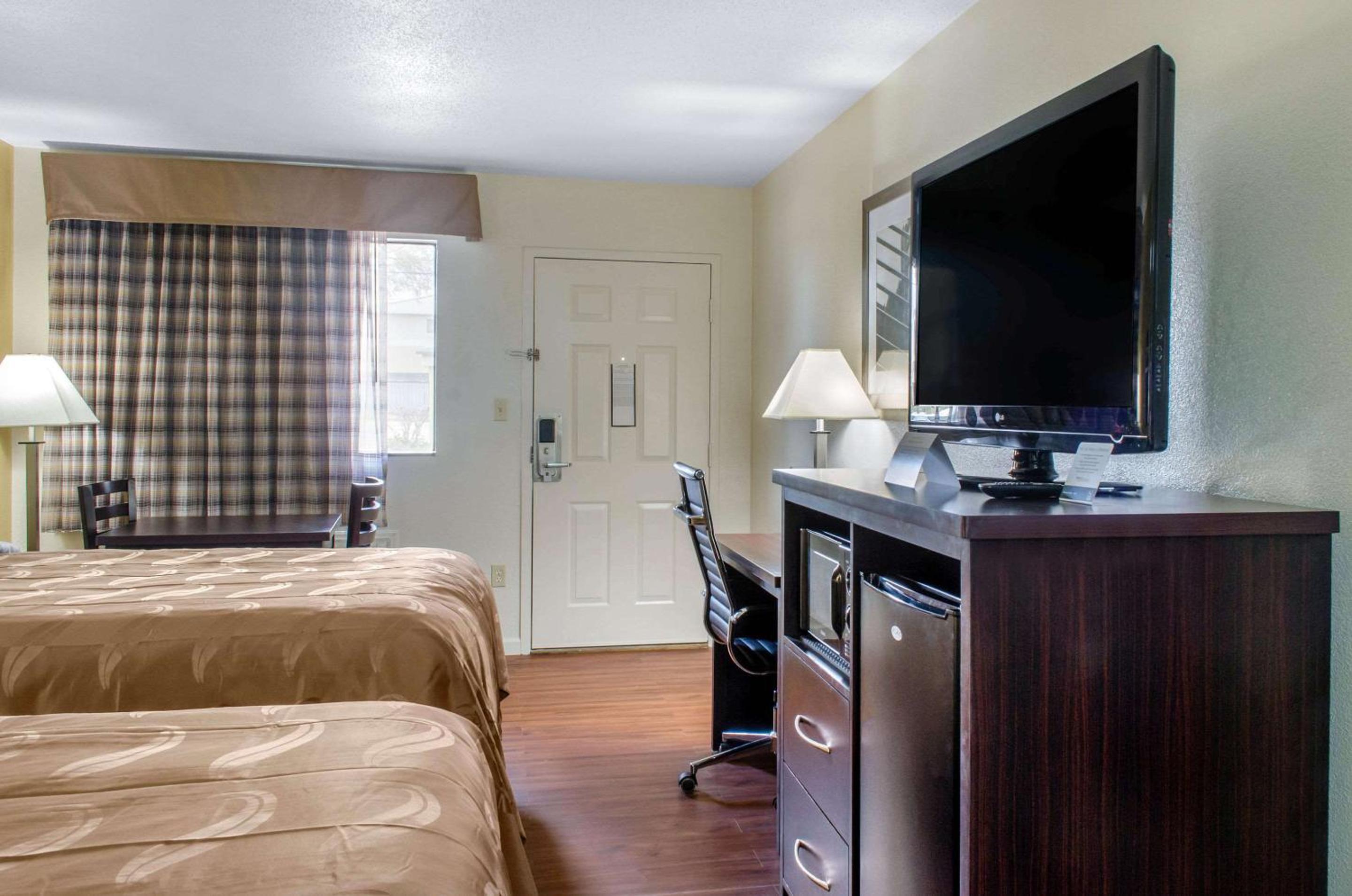 McComb Vacations - Quality Inn - Property Image 3