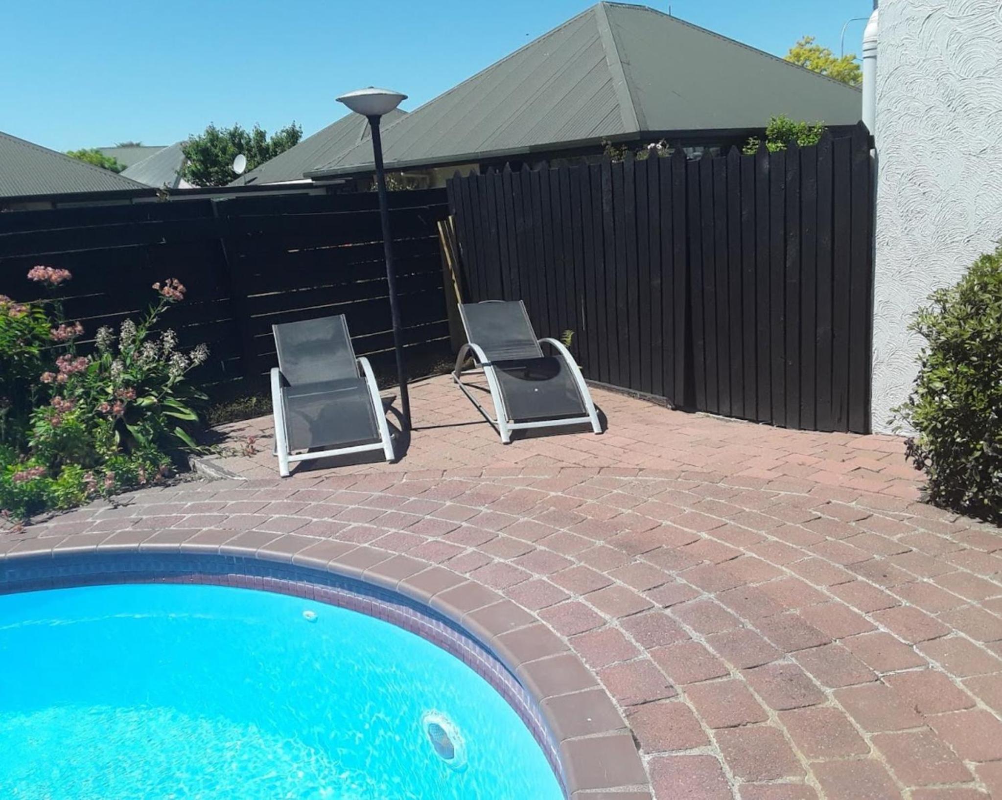 Sundowner Motel view 4
