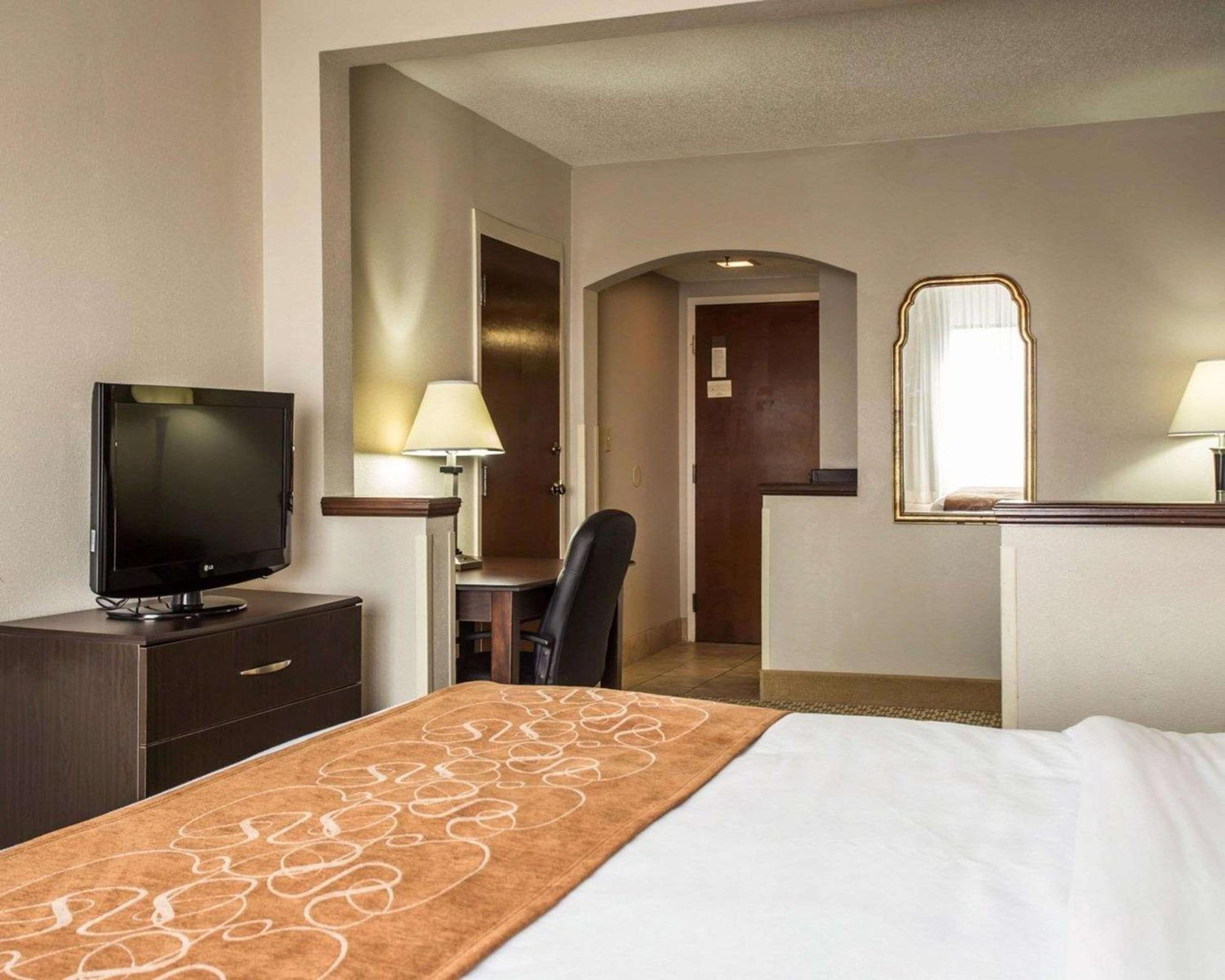 Lumberton Vacations - Comfort Suites - Property Image 12