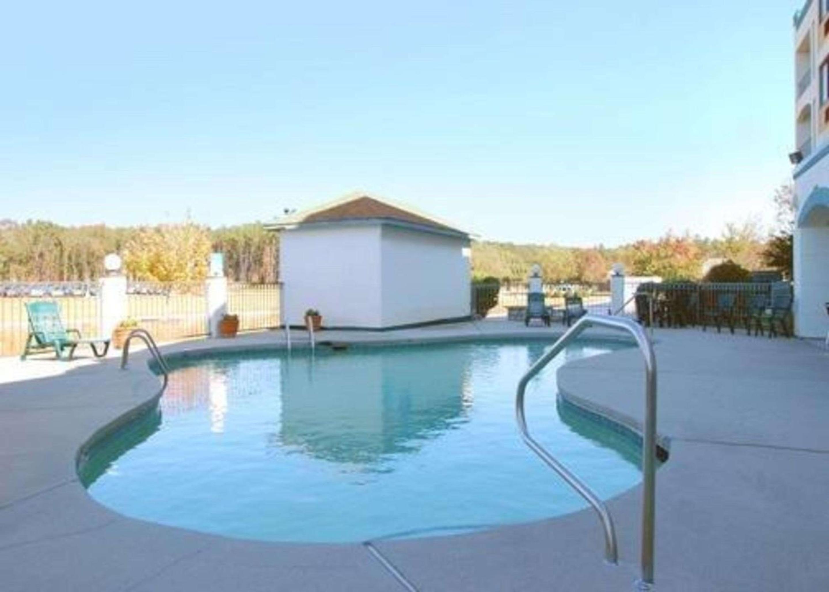 Lumberton Vacations - Comfort Suites - Property Image 11