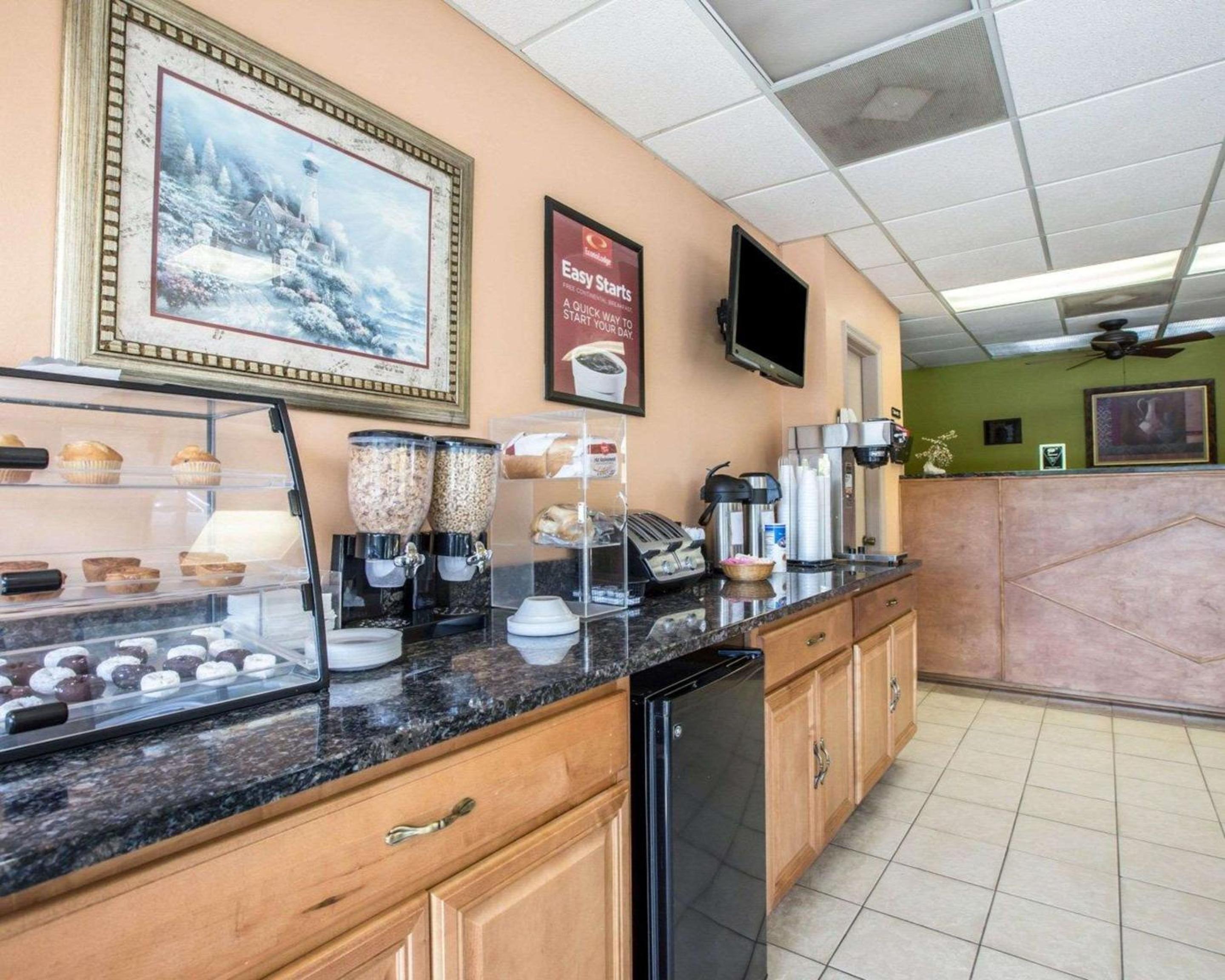Econo Lodge Biltmore