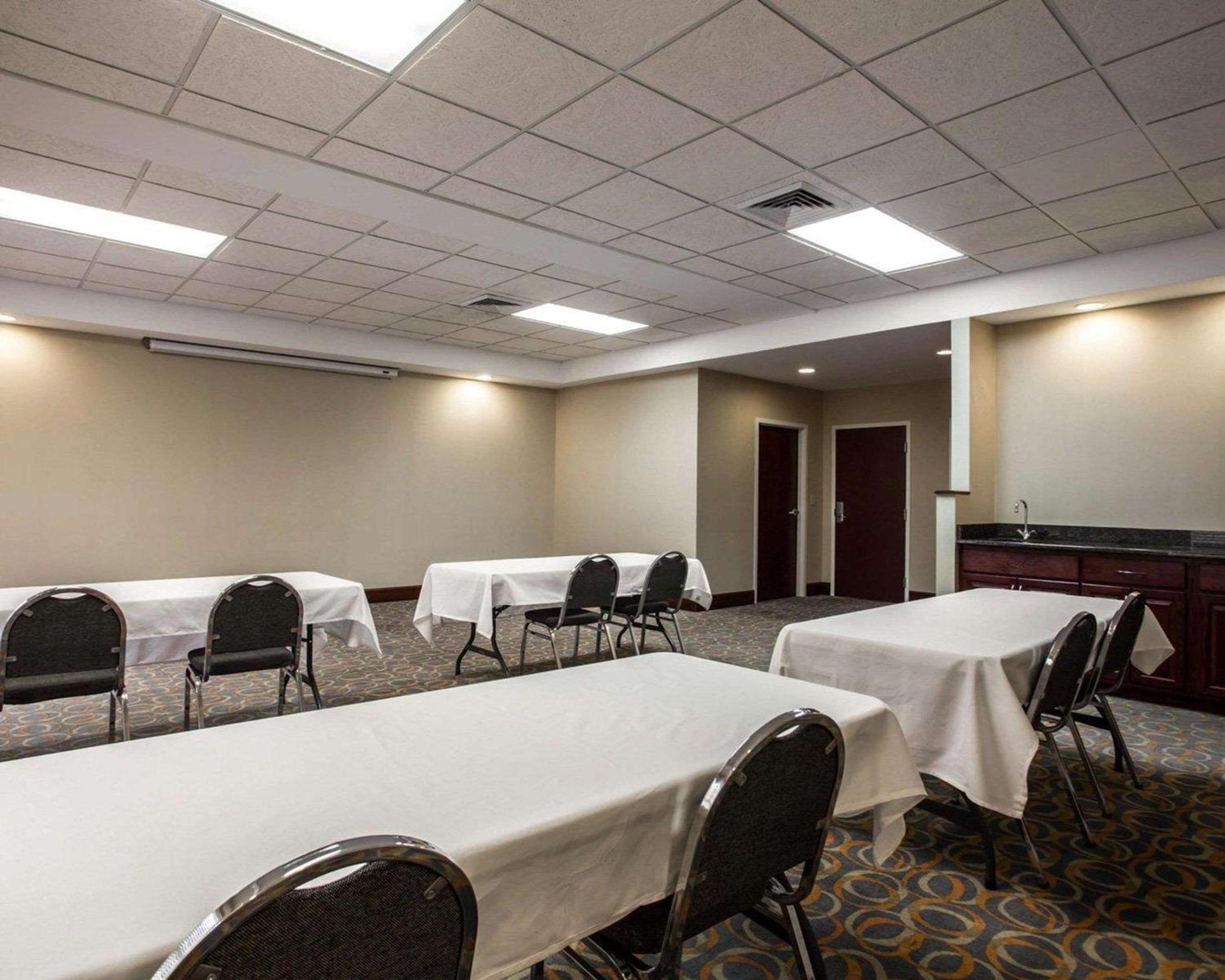 Lumberton Vacations - Comfort Inn  Suites Lumberton Central I-95 - Property Image 9