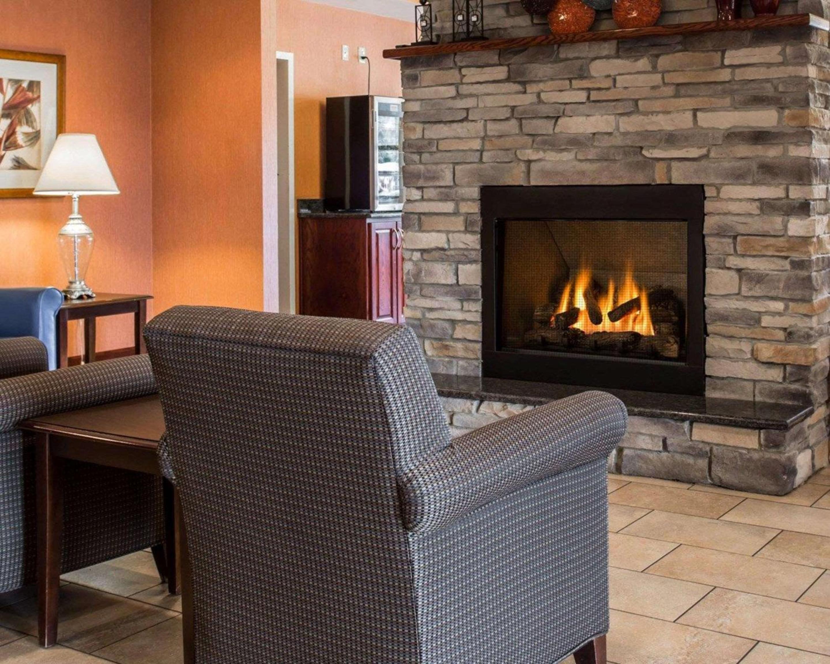 Lumberton Vacations - Comfort Inn  Suites Lumberton Central I-95 - Property Image 2