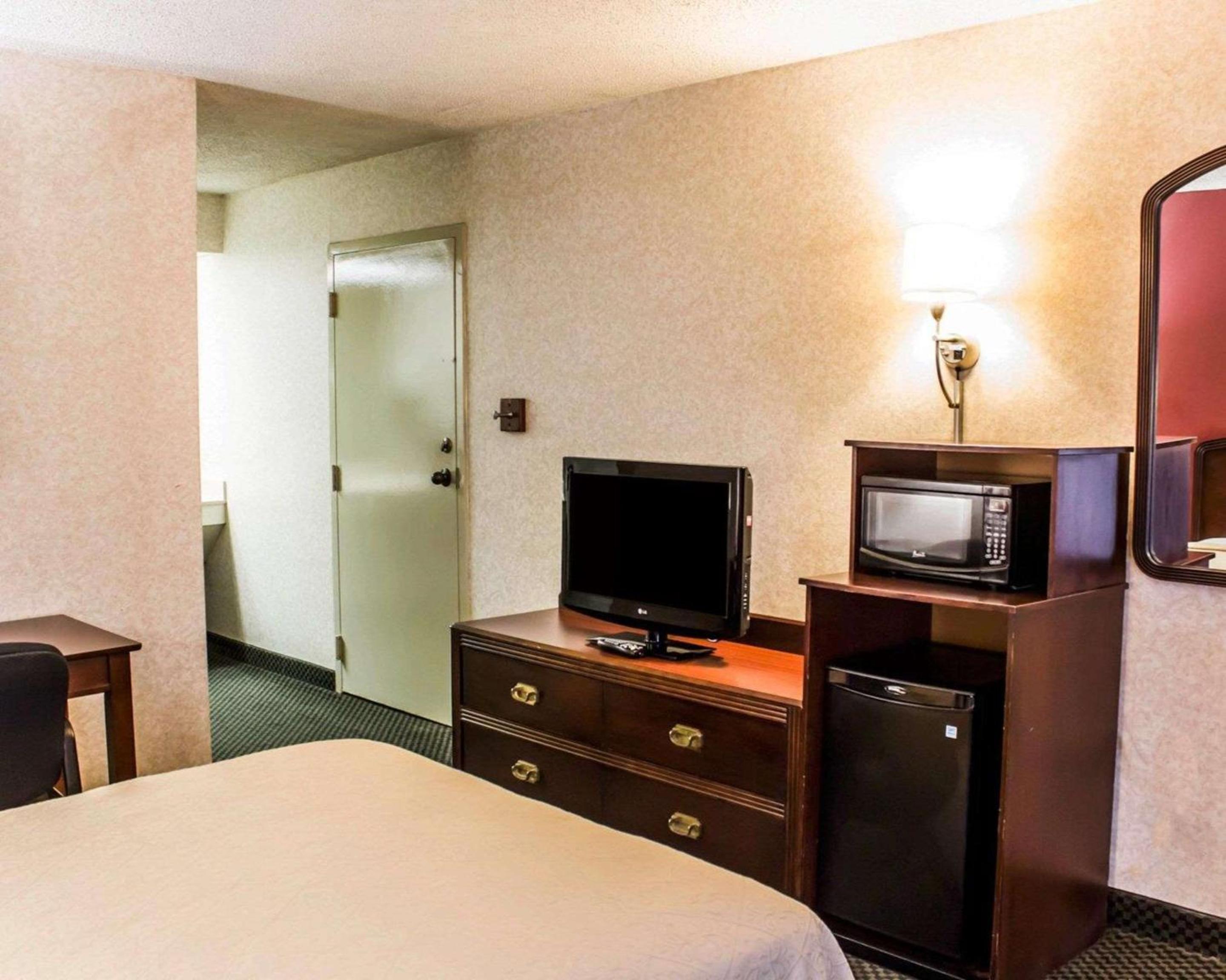 Roanoke Rapids Vacations - Quality Inn Roanoke near Lake Gaston - Property Image 13