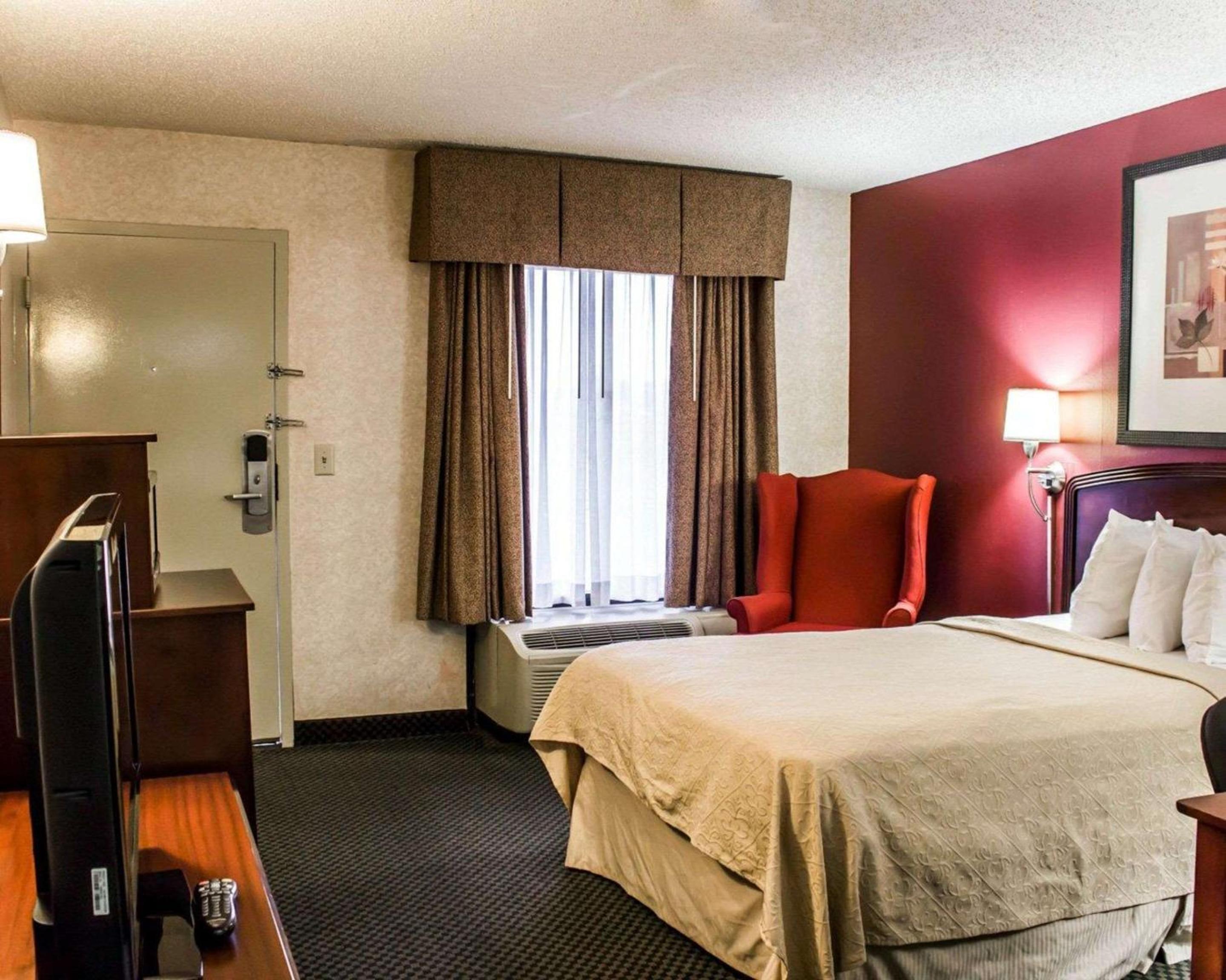 Roanoke Rapids Vacations - Quality Inn Roanoke near Lake Gaston - Property Image 9