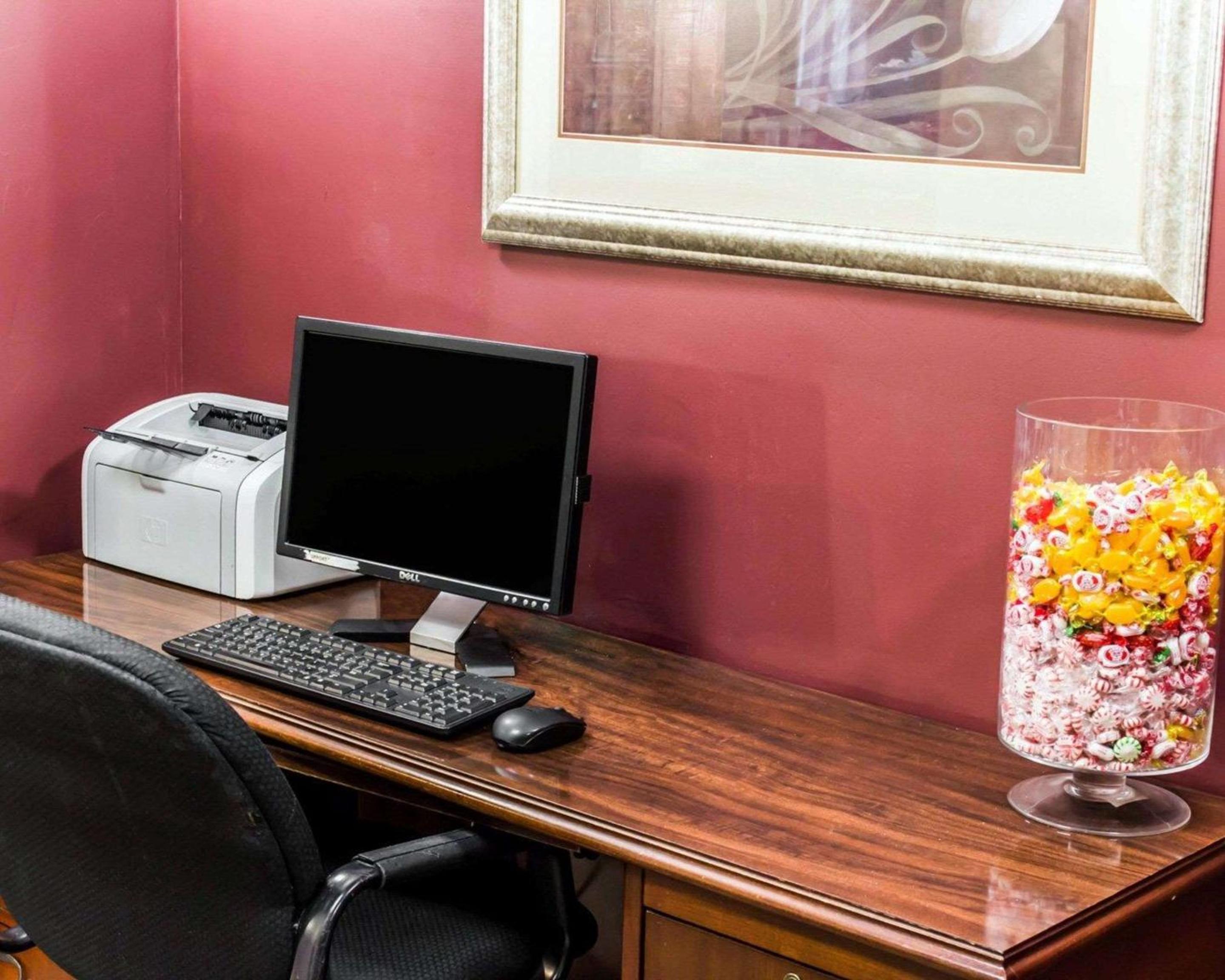 Roanoke Rapids Vacations - Quality Inn Roanoke near Lake Gaston - Property Image 3