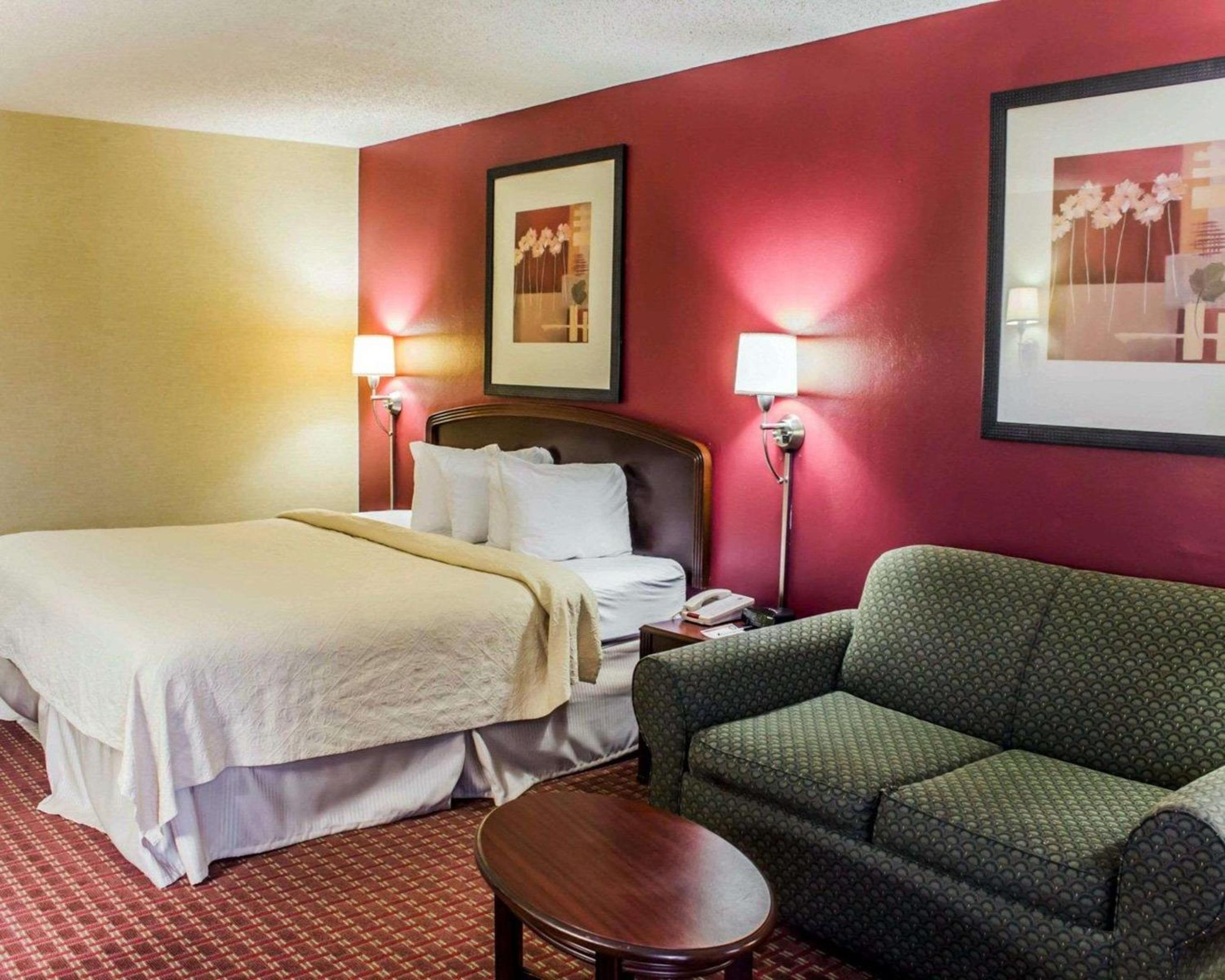 Roanoke Rapids Vacations - Quality Inn Roanoke near Lake Gaston - Property Image 2