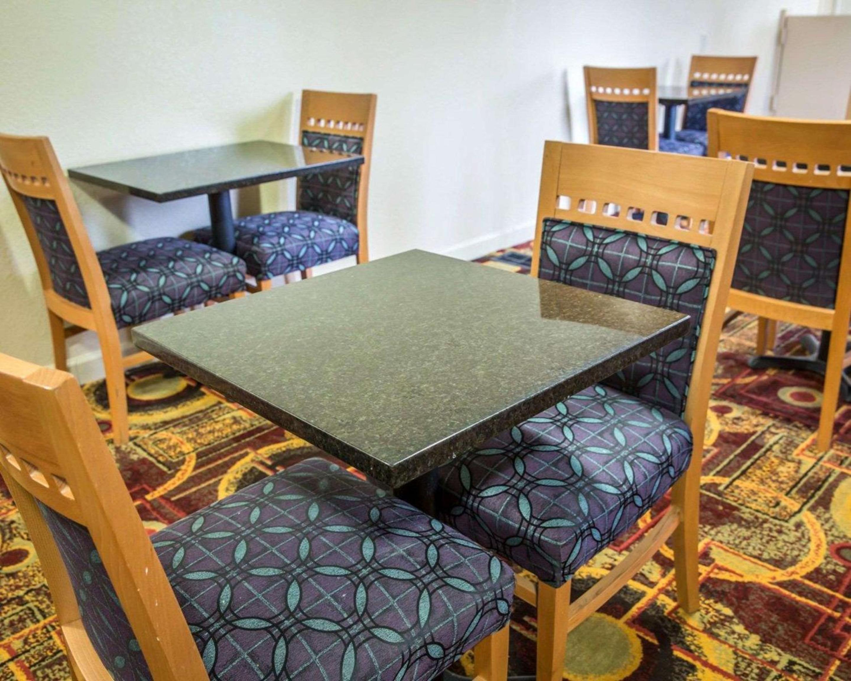 Rodeway Inn & Suites Plymouth Hwy 64, 写真 18