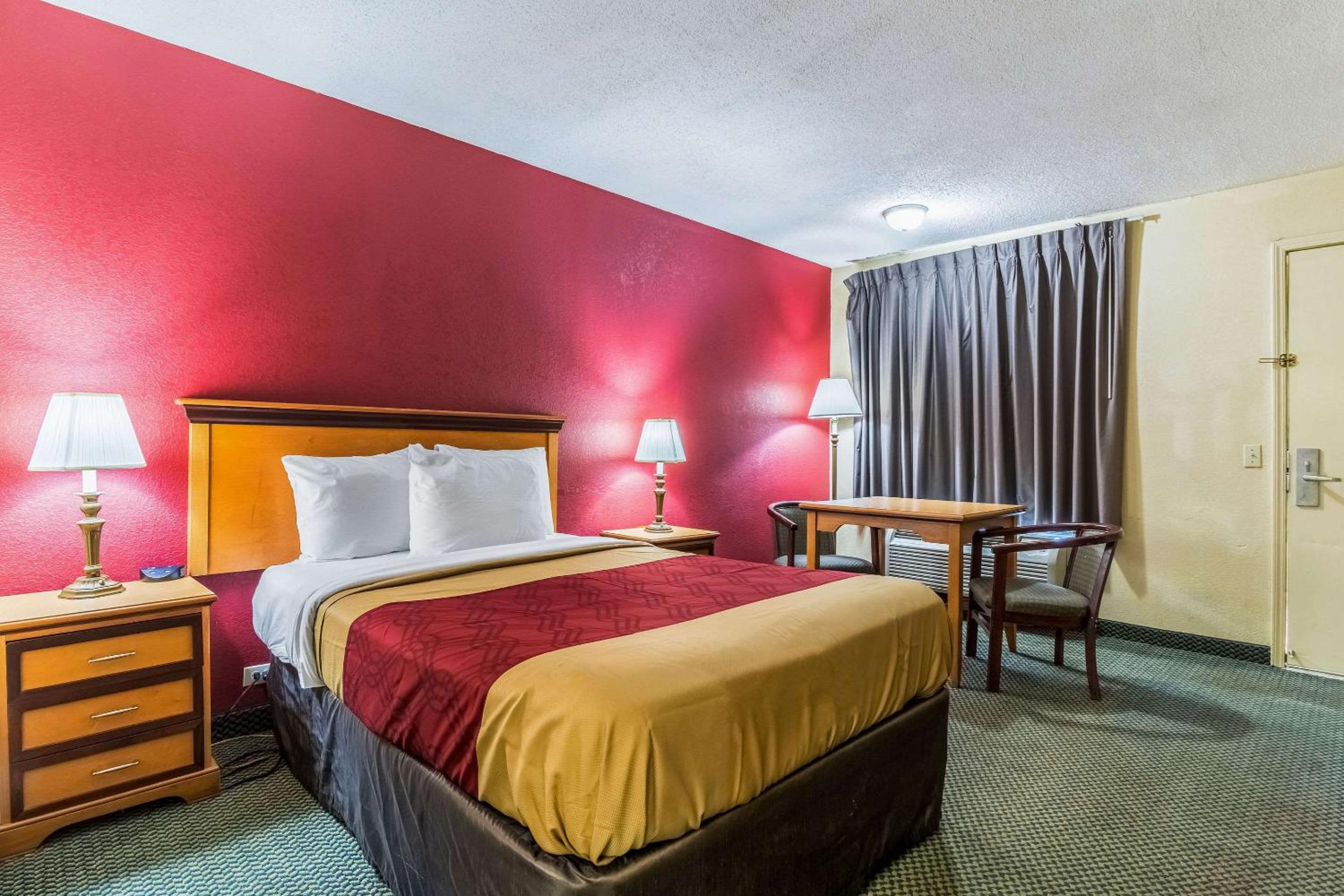 Econo Lodge Whiteville view 5