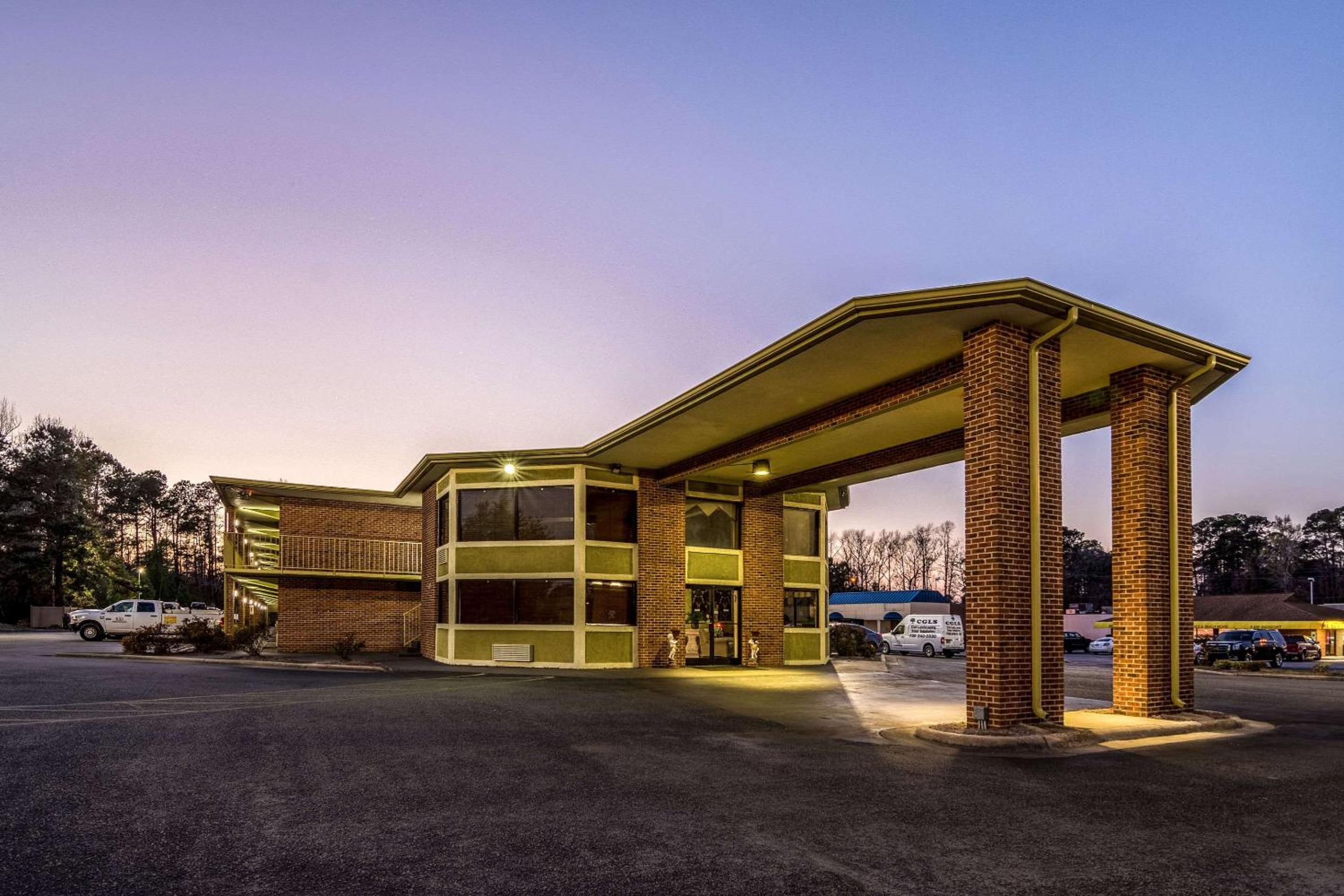 Econo Lodge Whiteville view 3