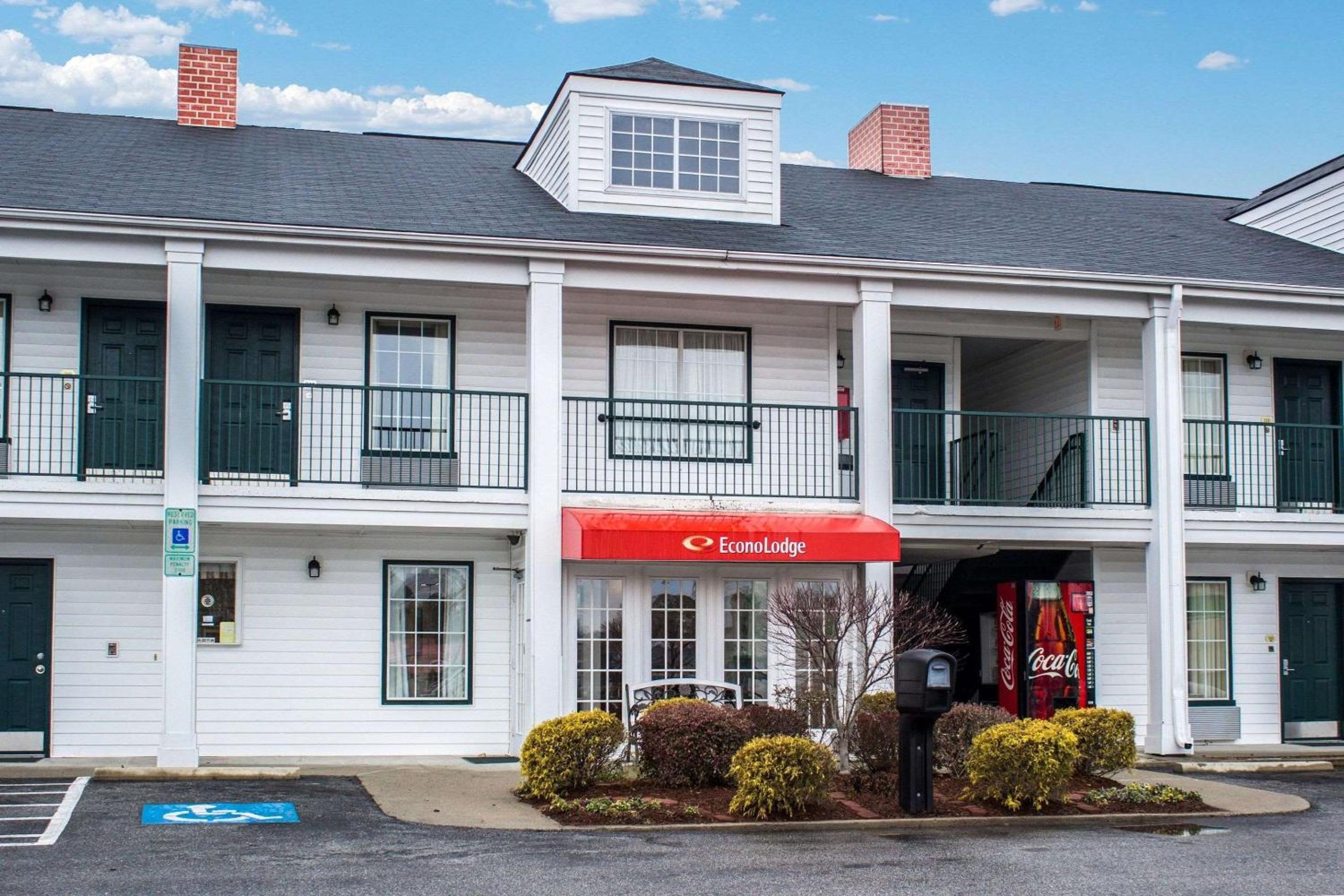 Econo Lodge Greenville near University view 2