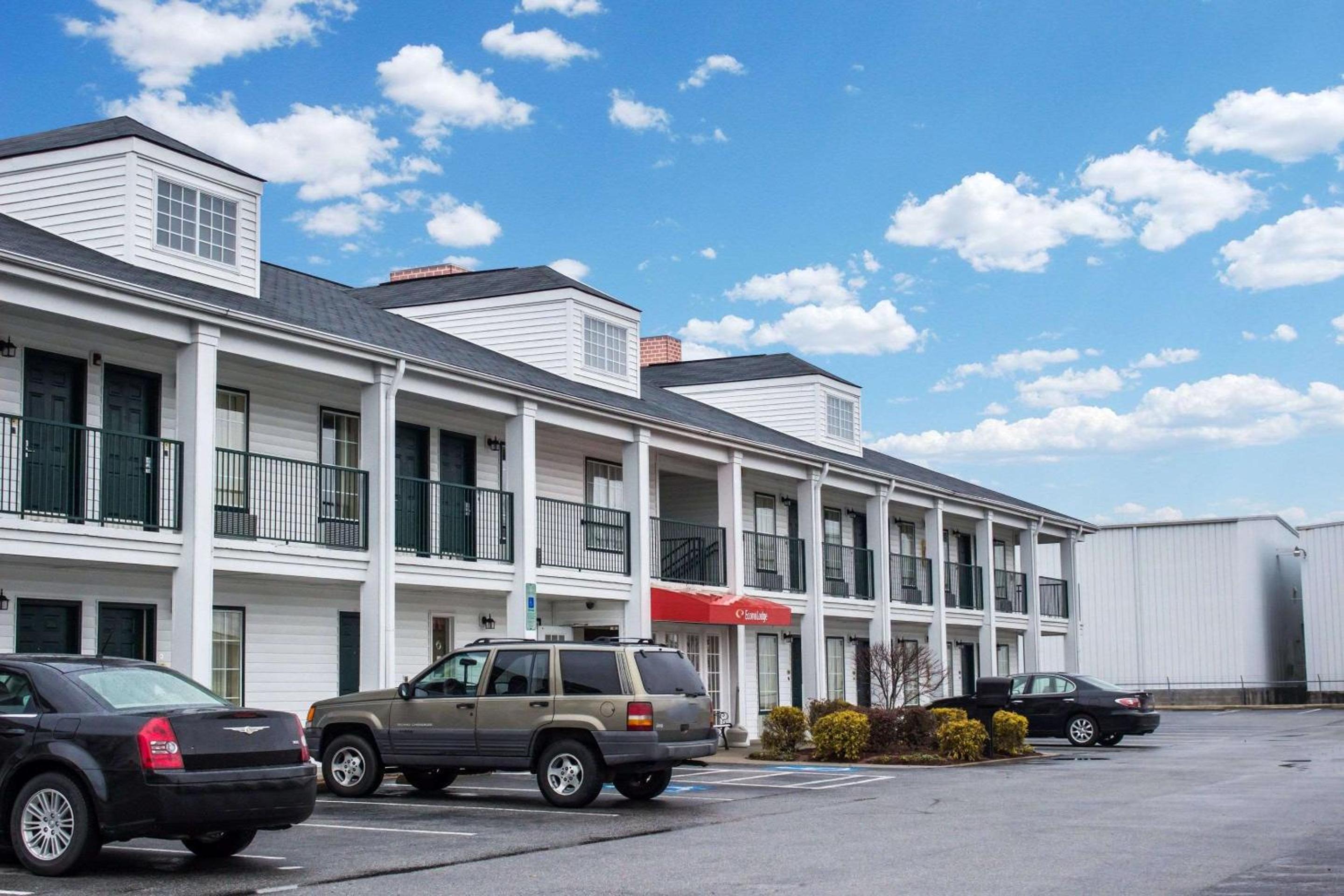 Econo Lodge Greenville near University view 3