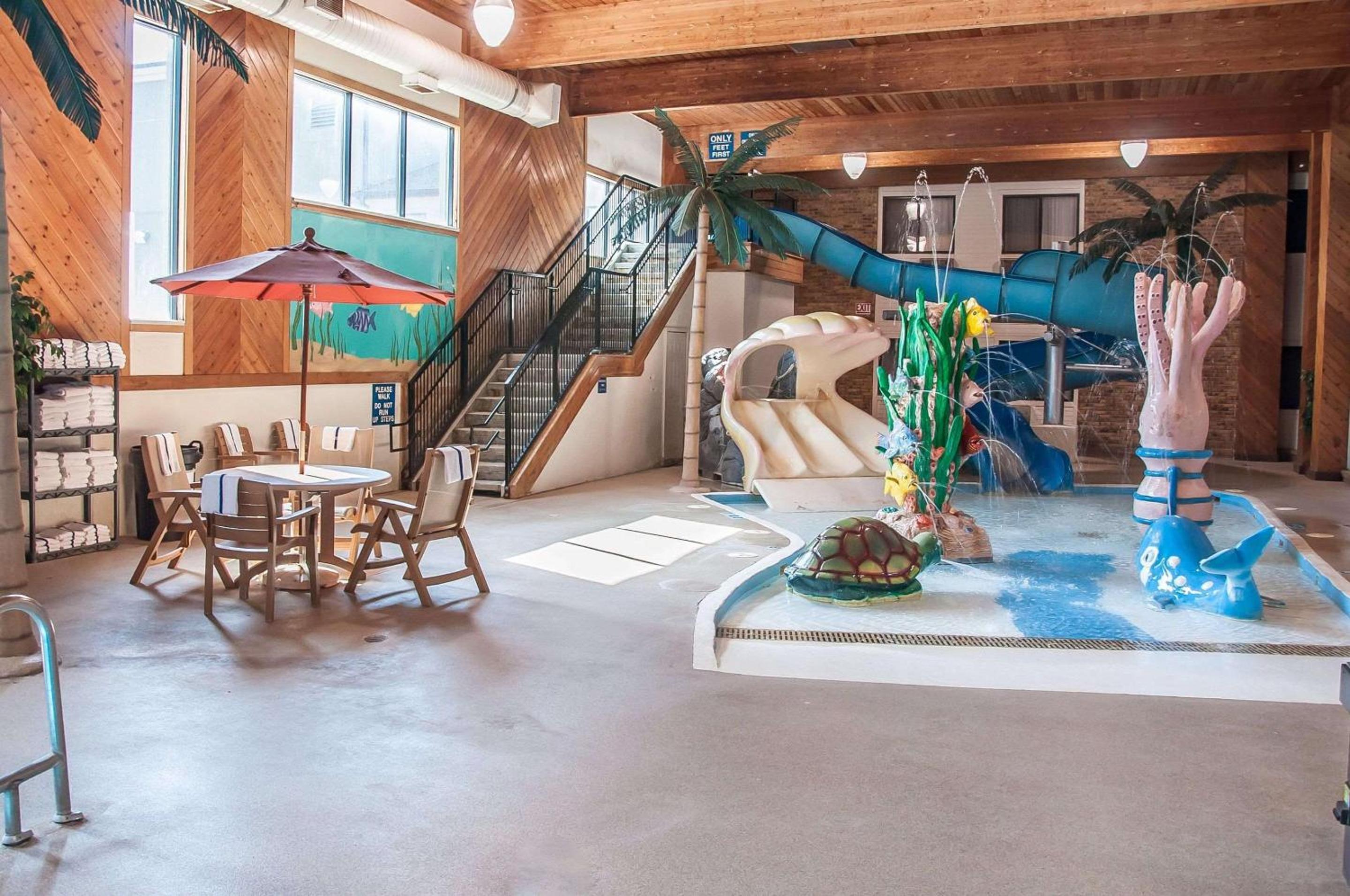 Dickinson Vacations - Comfort Inn - Property Image 23