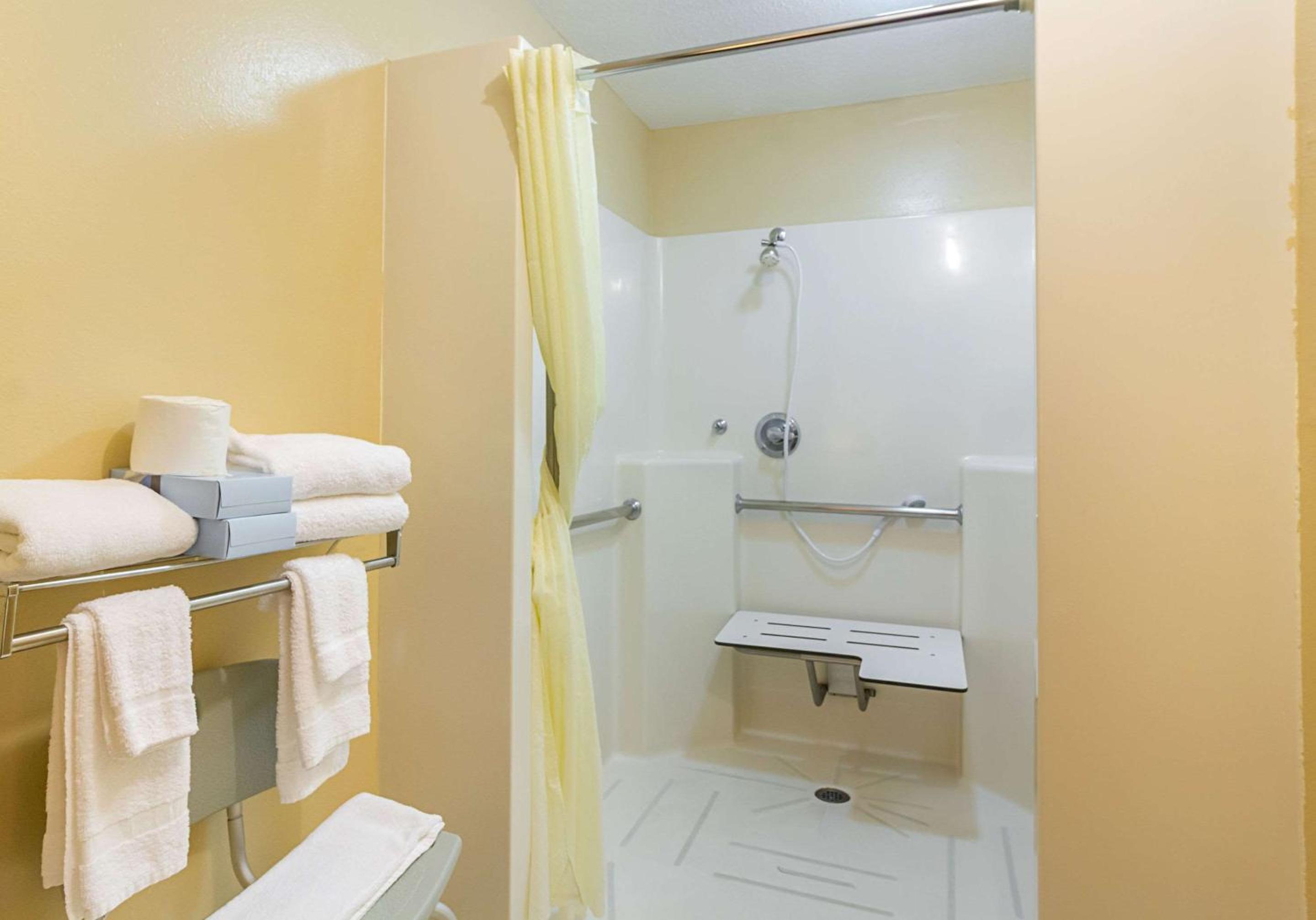 Americas Best Value Inn Fargo view 5
