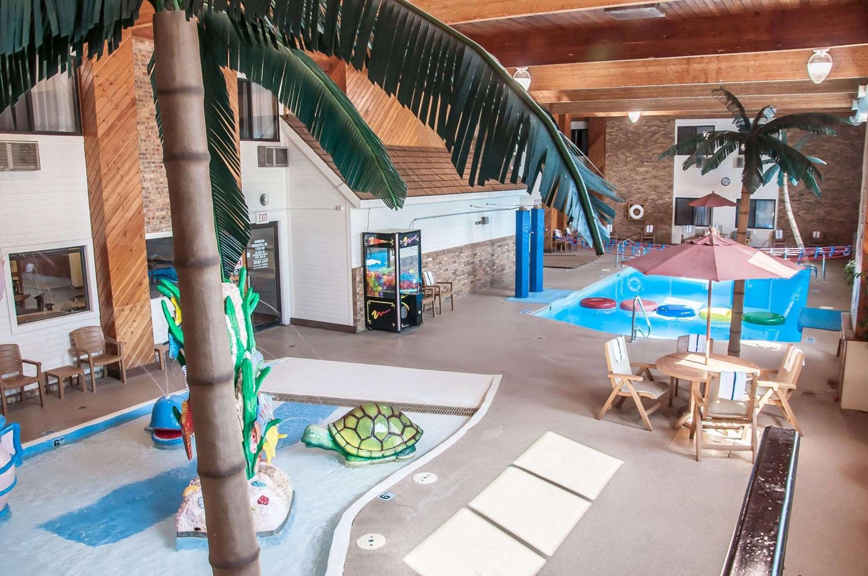 Dickinson Vacations - Comfort Inn - Property Image 5