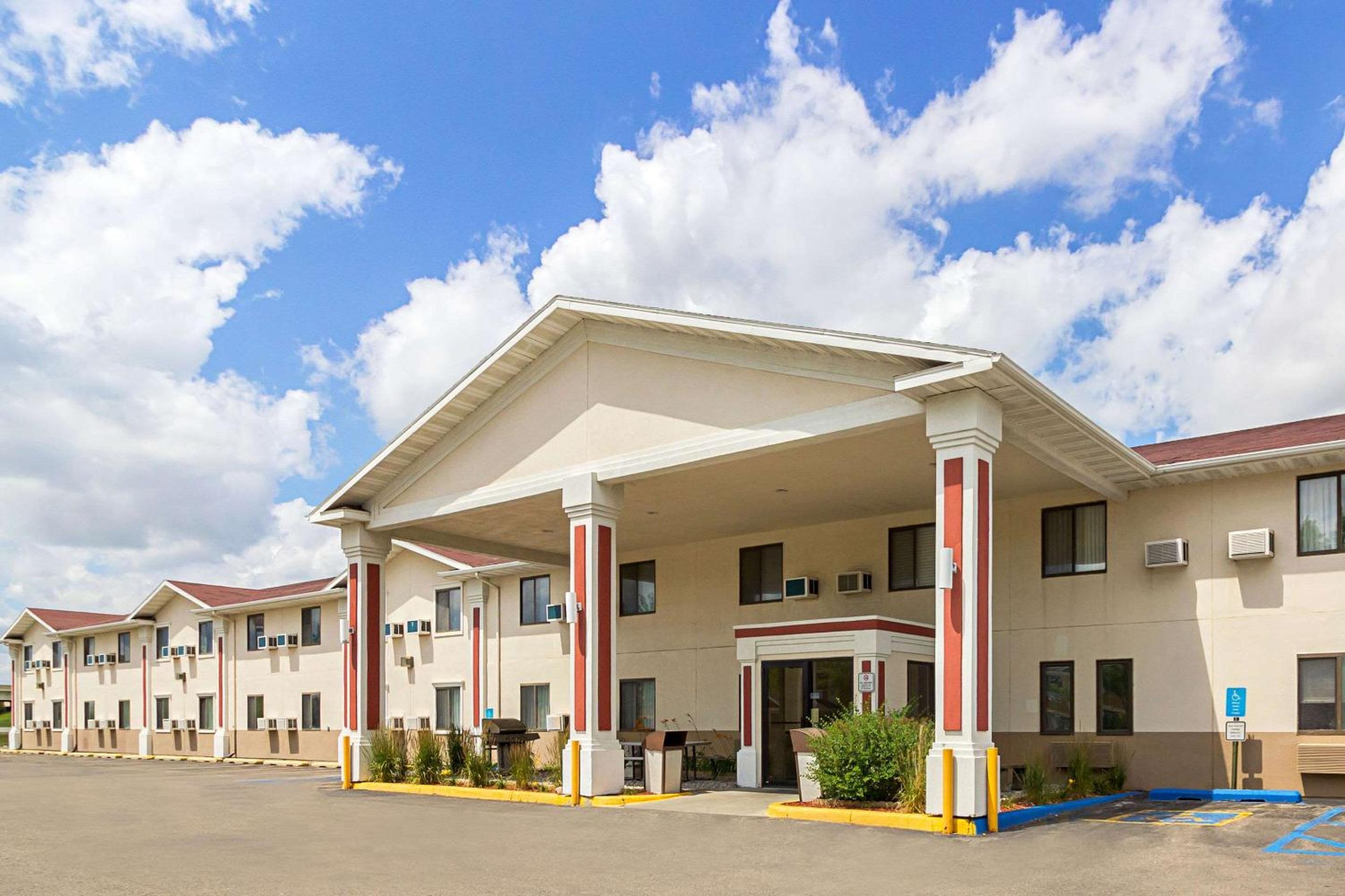 Hotel Americas Best Value Inn Fargo - Image 1