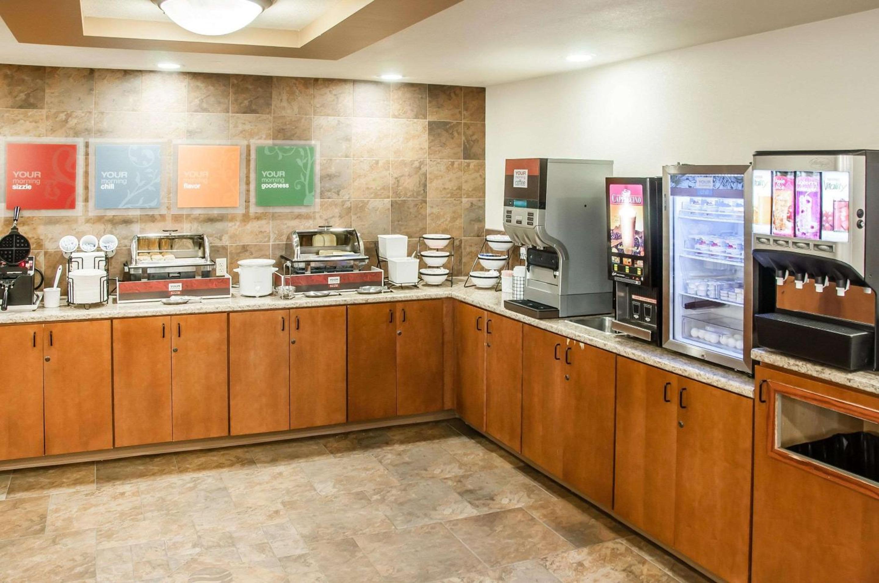 Dickinson Vacations - Comfort Inn - Property Image 6