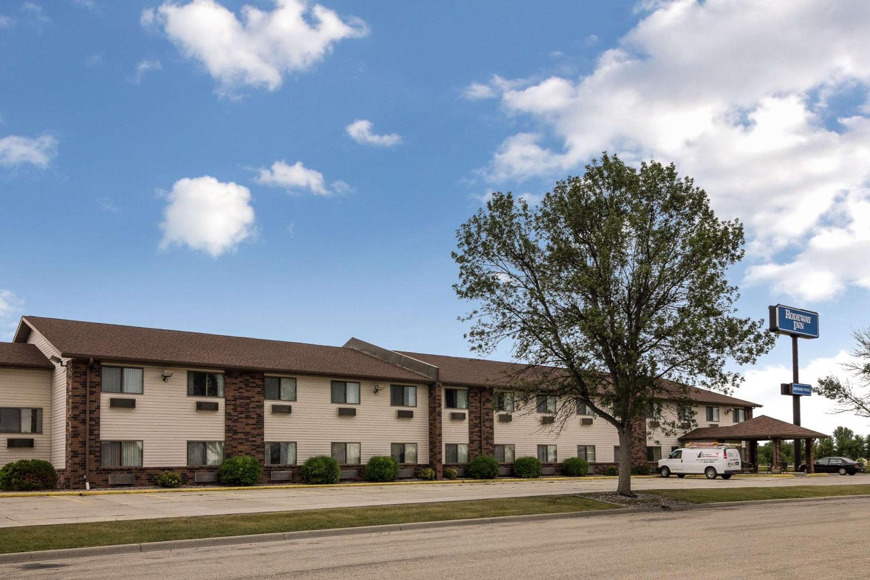 Rodeway Inn Wahpeton view 2