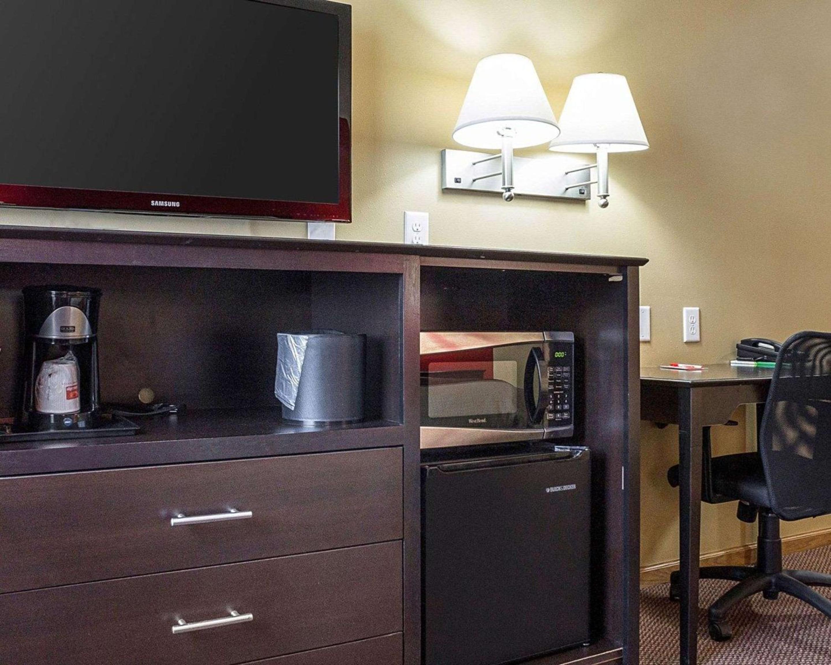 Econo Lodge Jamestown South