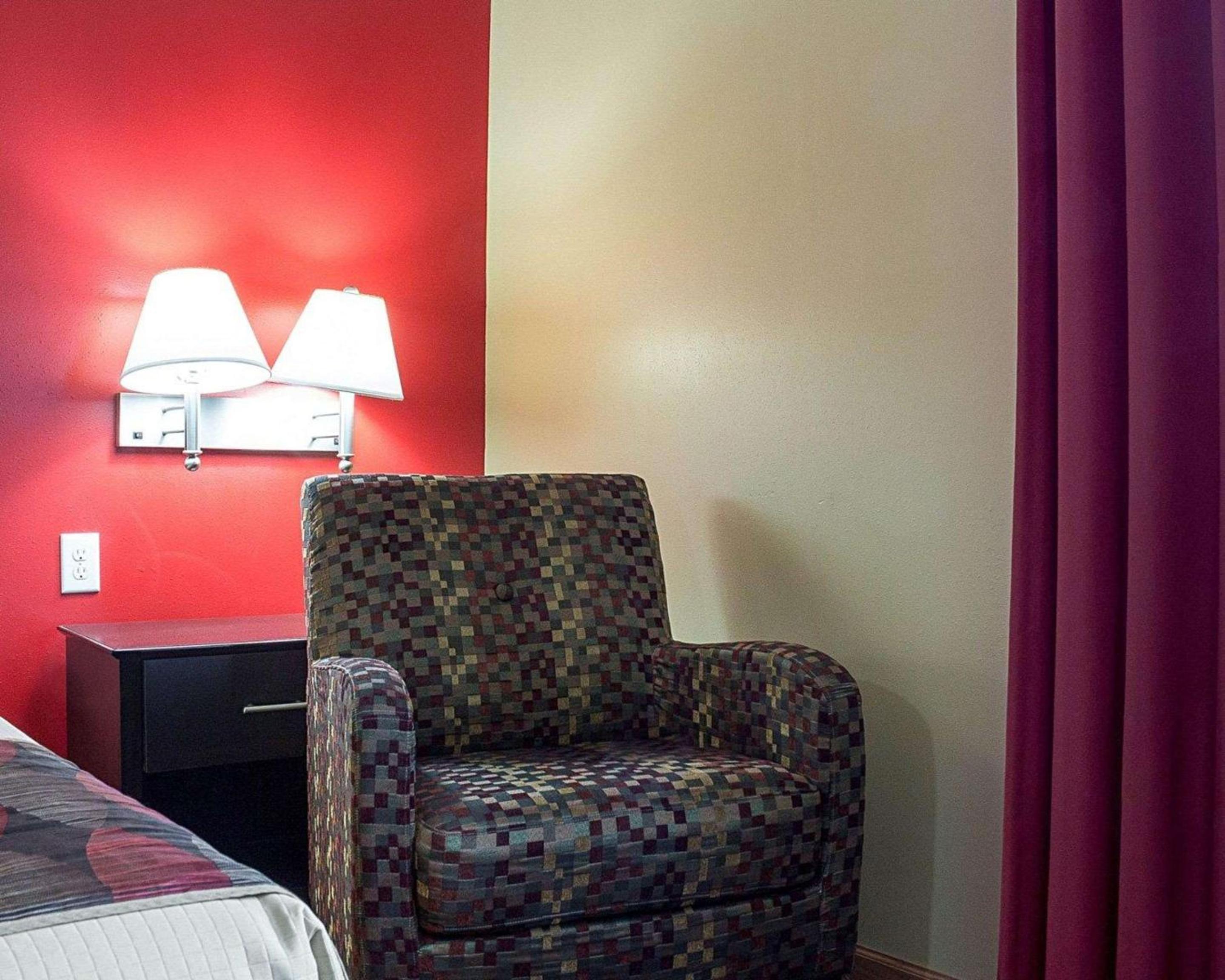 Econo Lodge Jamestown South