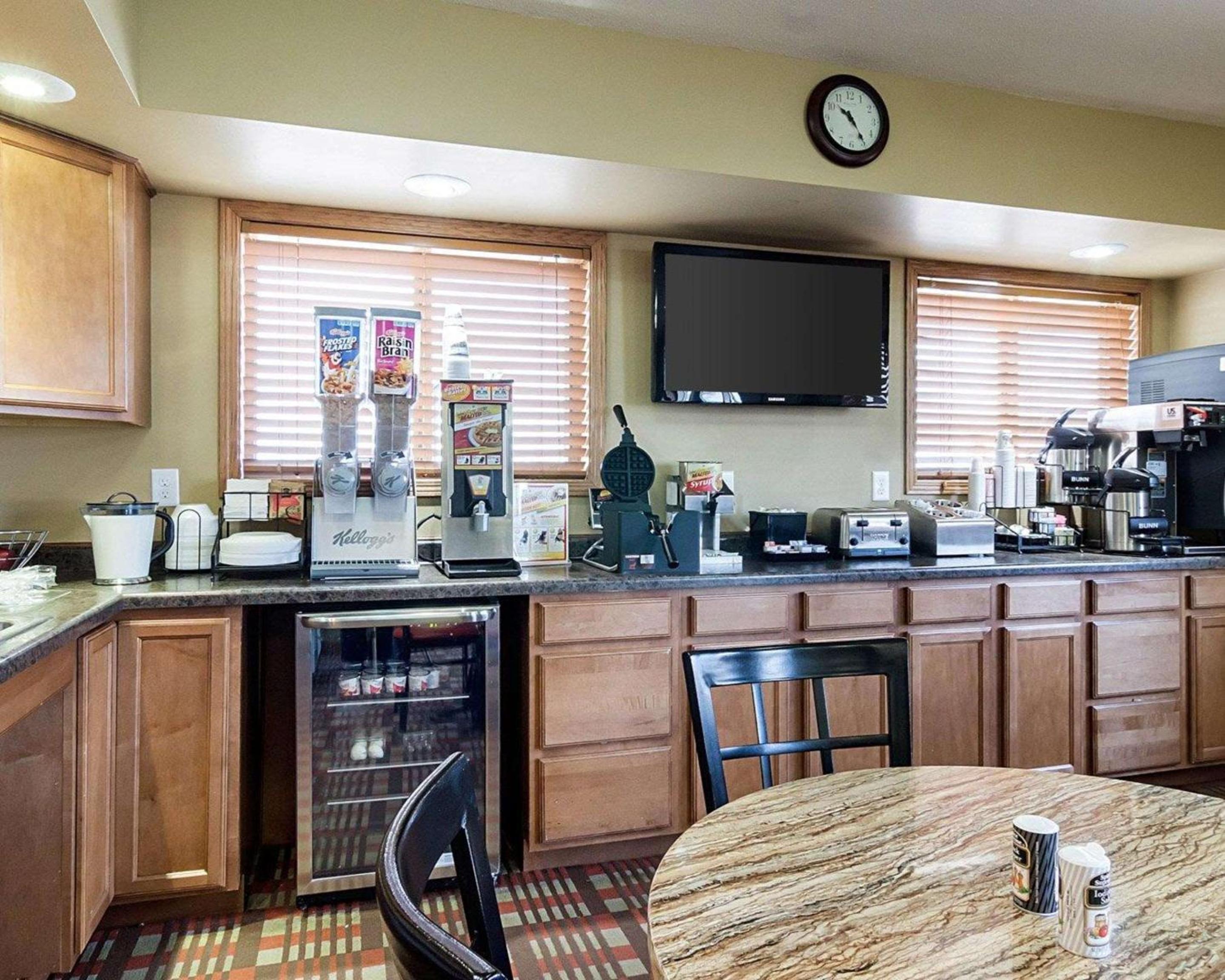 Econo Lodge Jamestown South