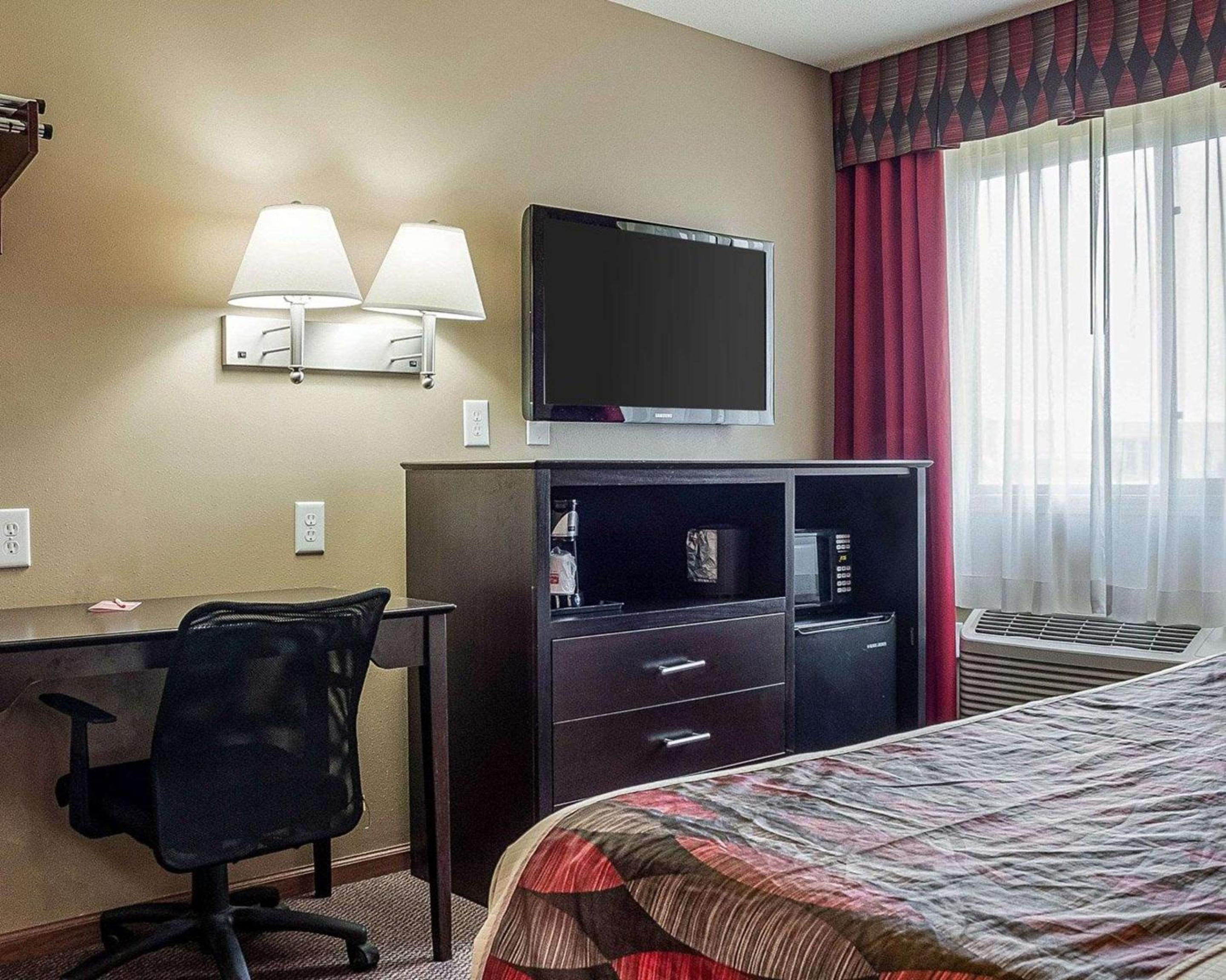 Econo Lodge Jamestown South