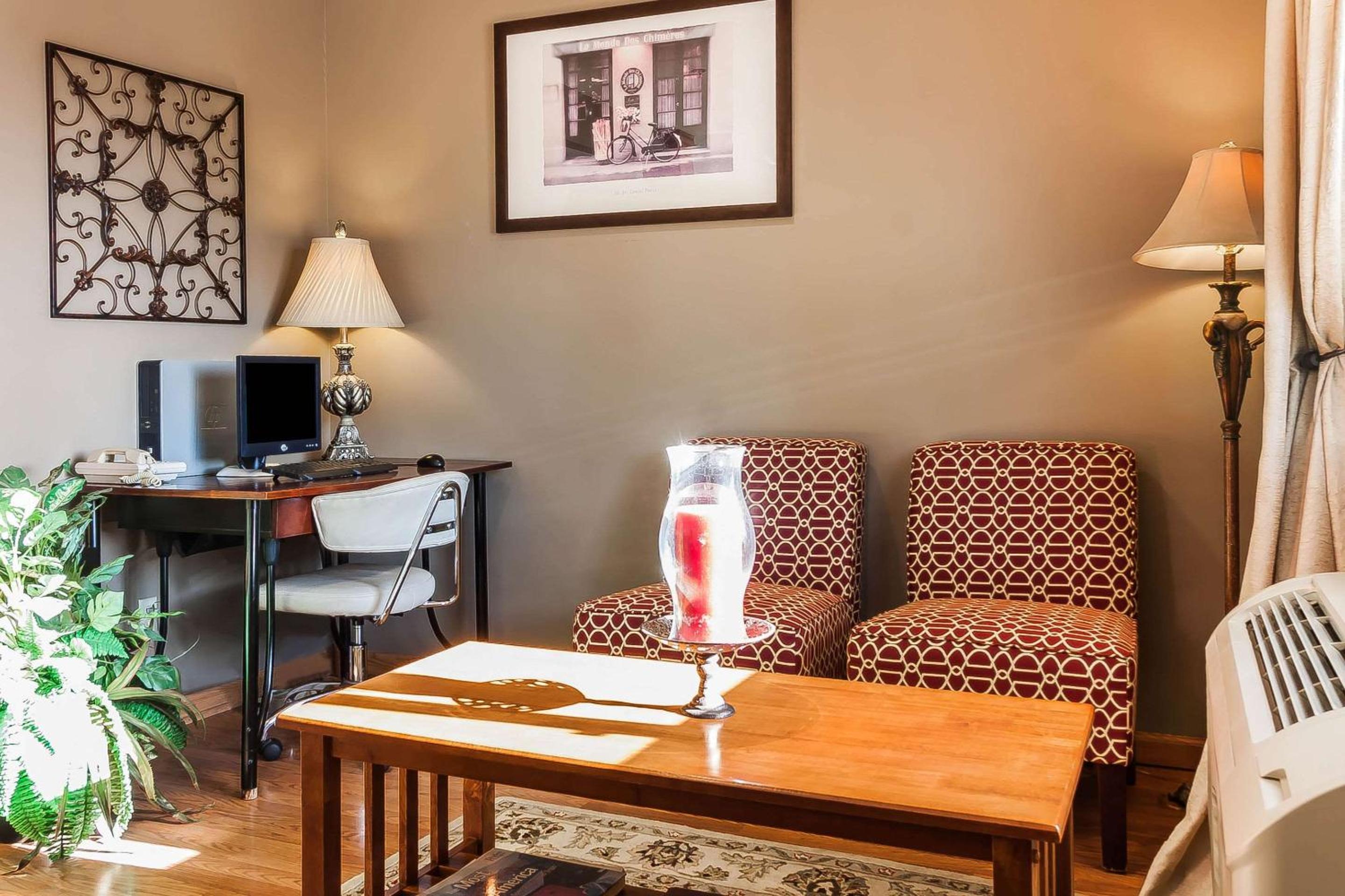 Kearney Vacations - Rodeway Inn - Property Image 5