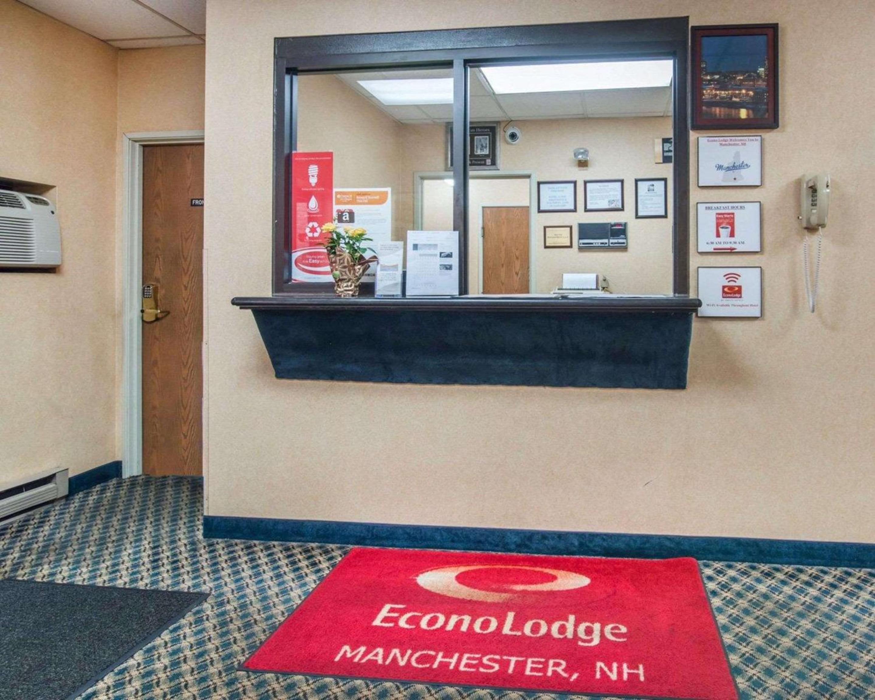 Econo Lodge Manchester view 5