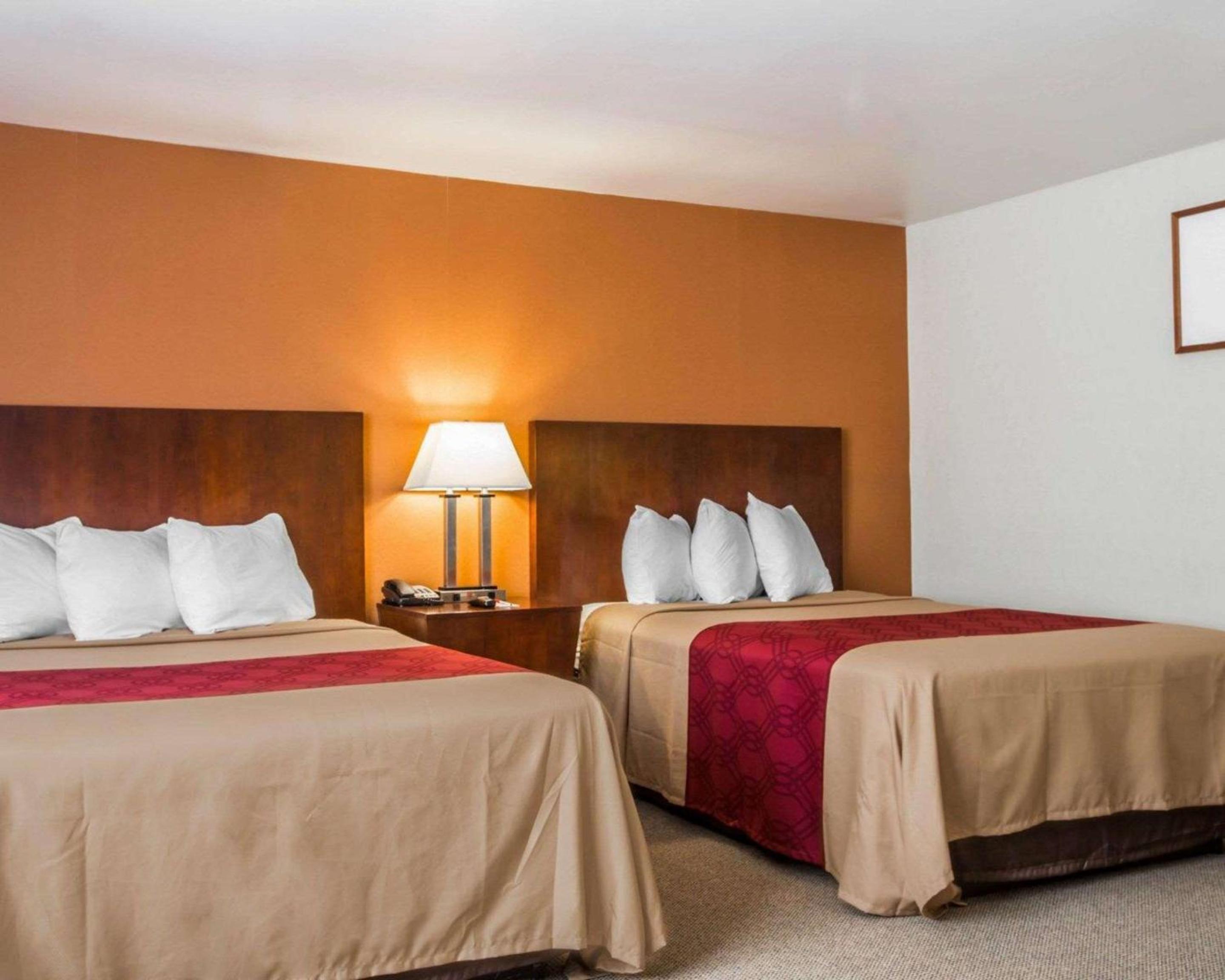 Econo Lodge Lakes Region view 2