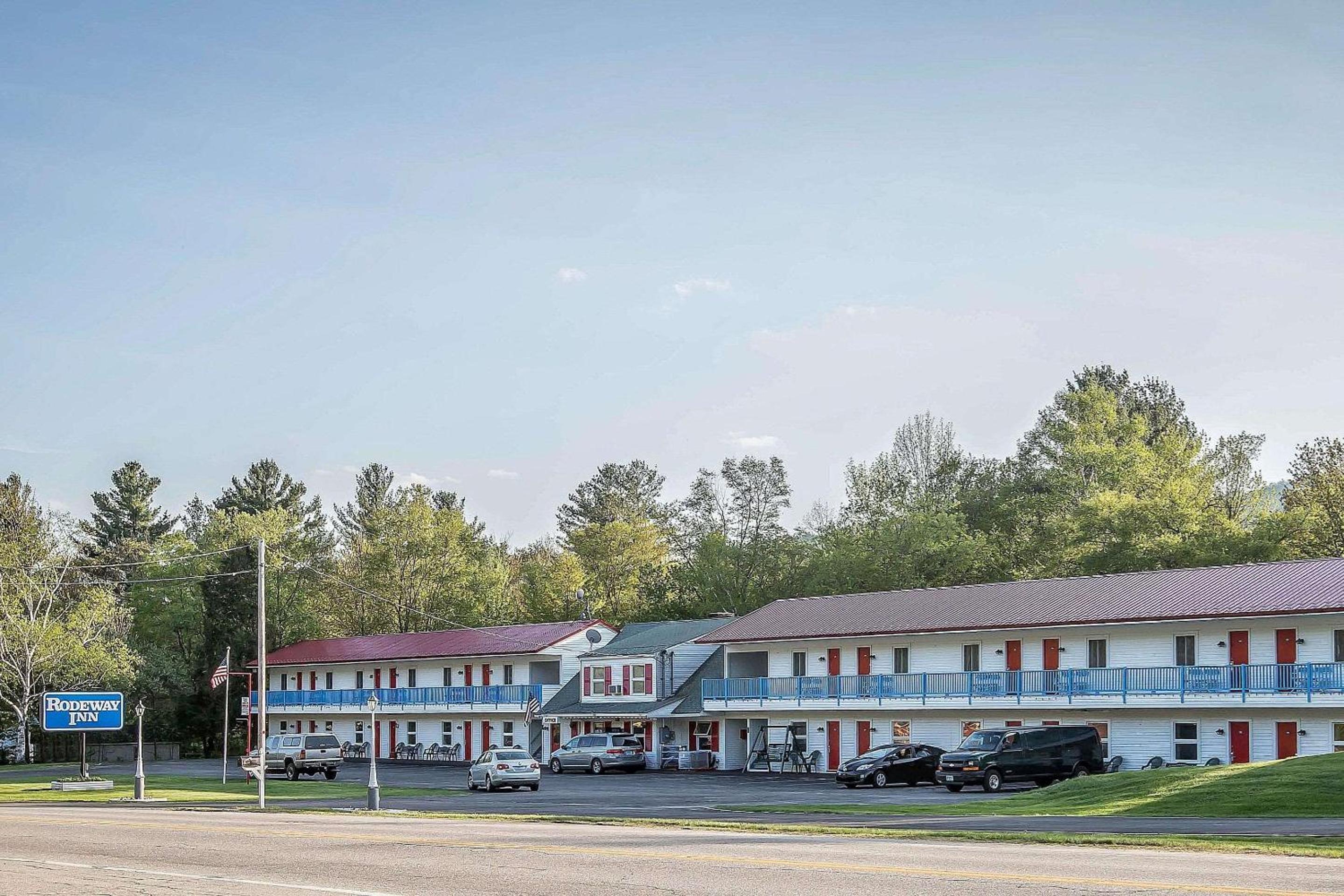 Rodeway Inn Lincoln I-93 view 2