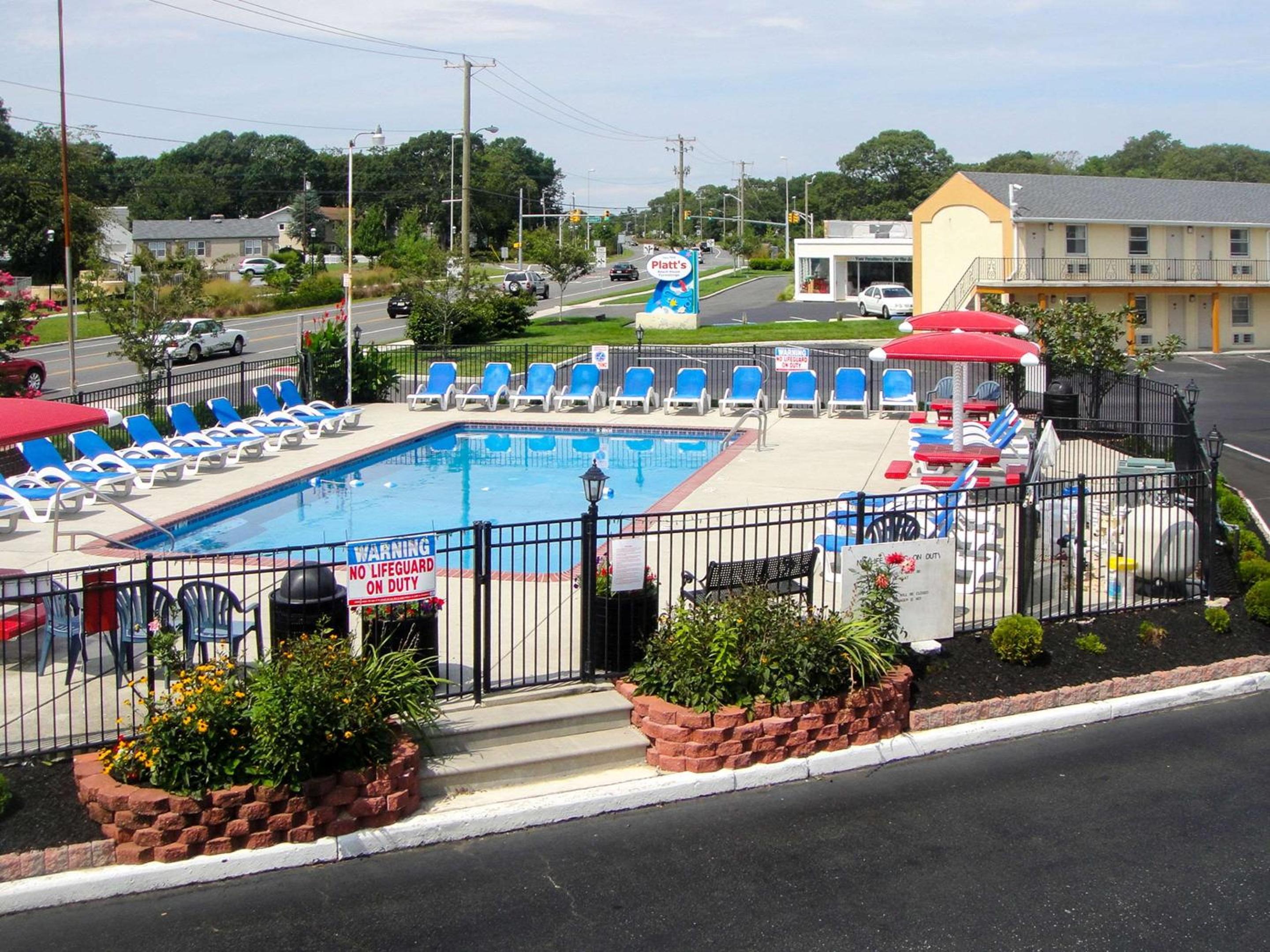 Pleasantville Vacations - Econo Lodge - Property Image 1