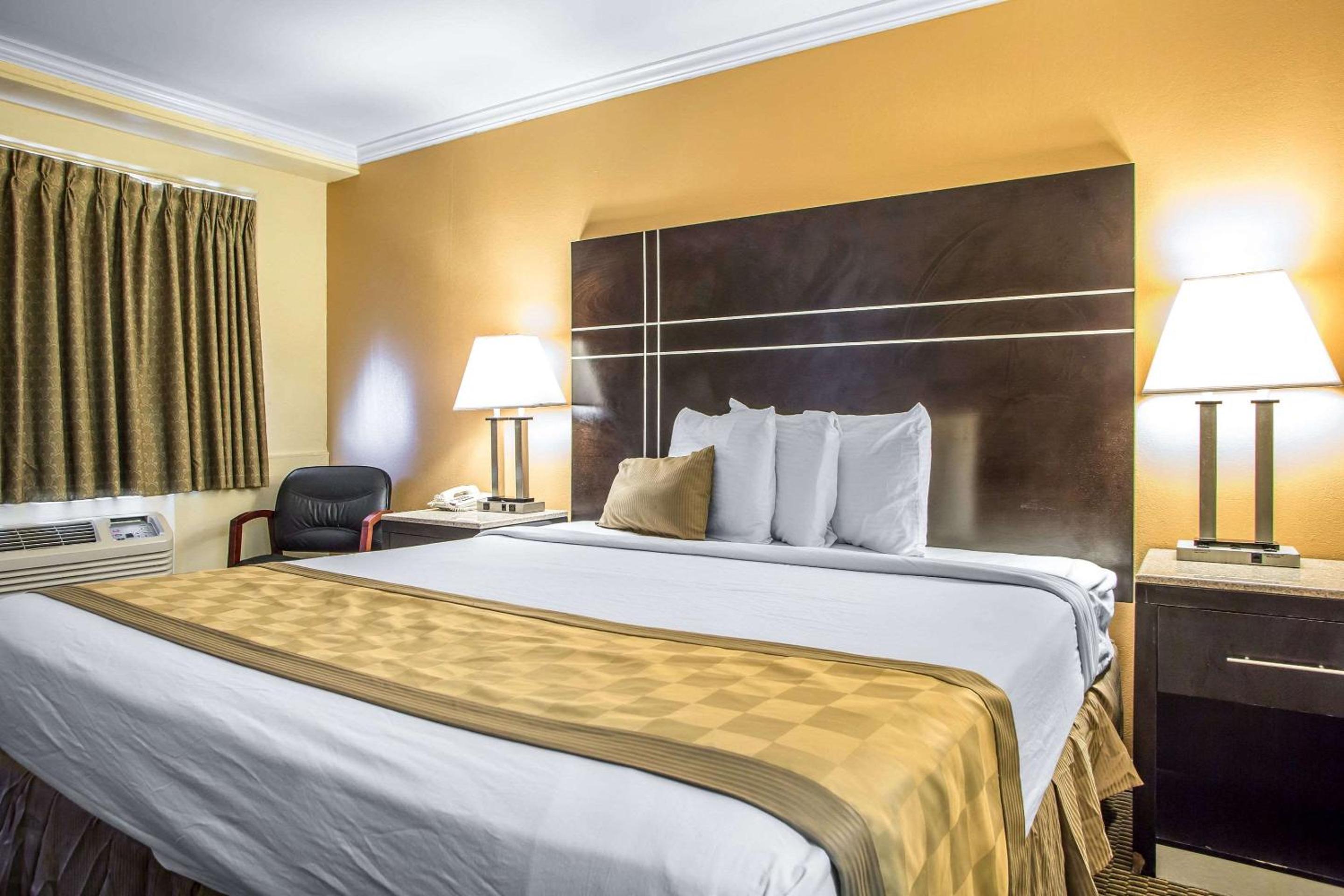 Pleasantville Vacations - The Boards AC - Property Image 1