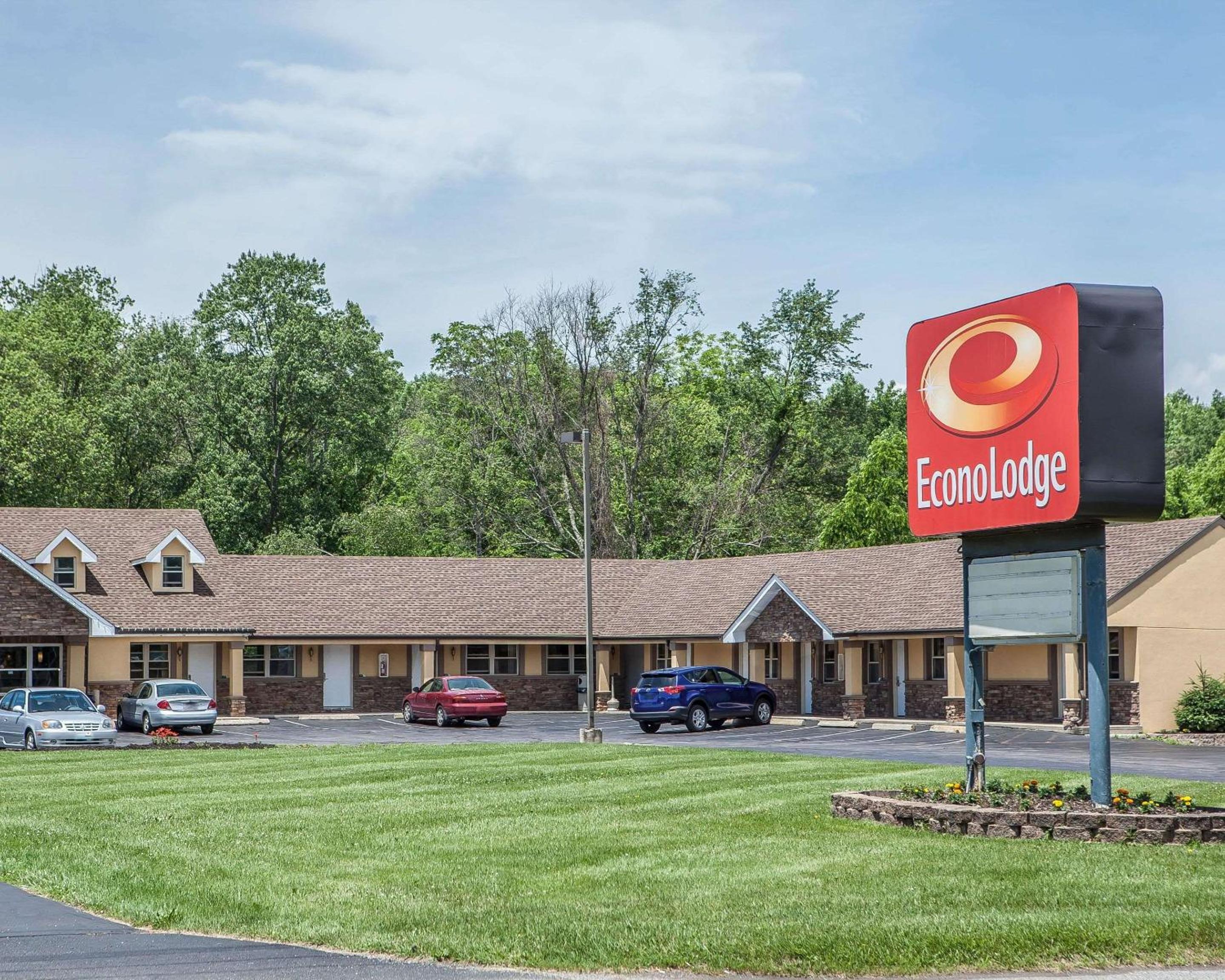 Econo Lodge Newton view 2