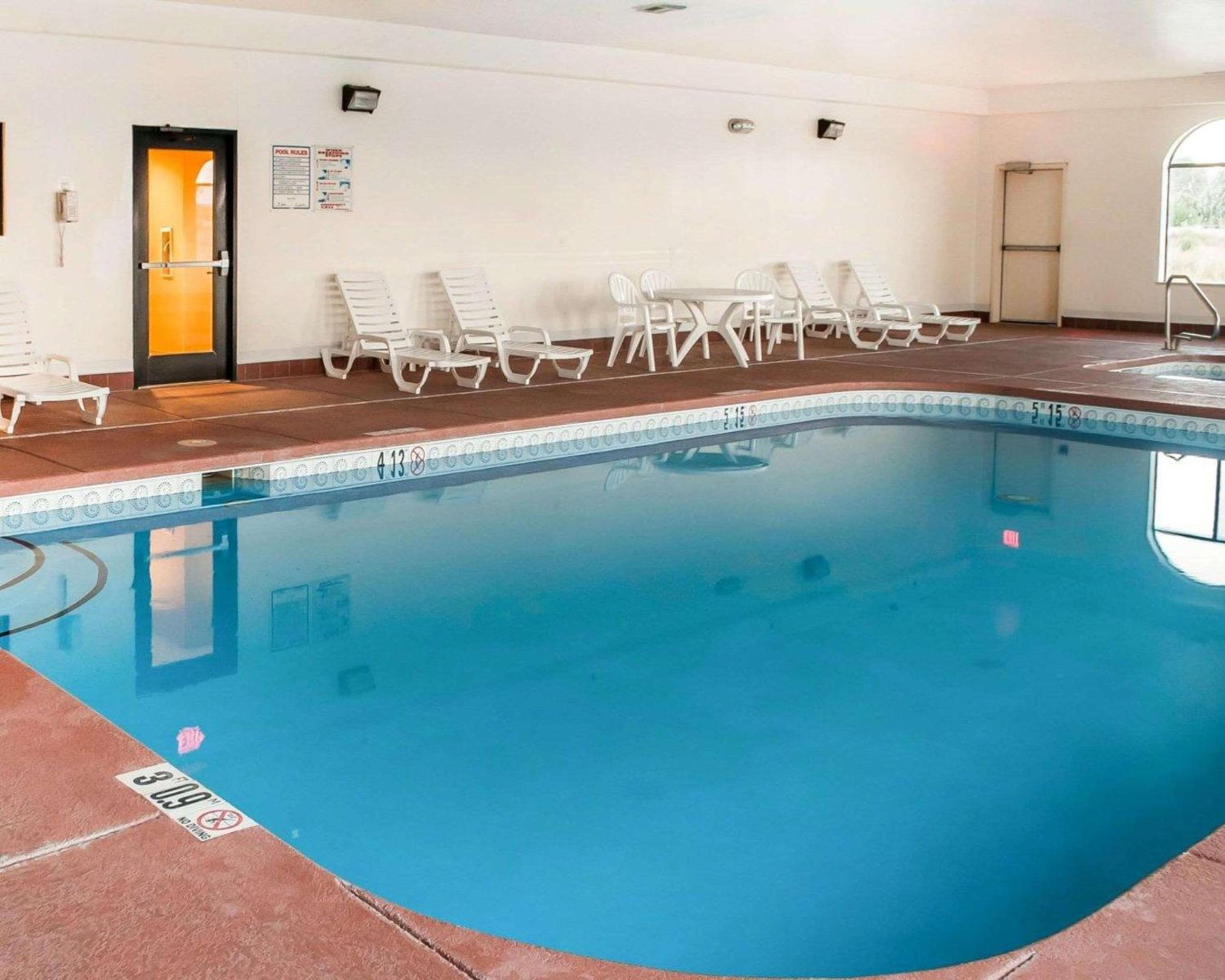 Socorro Vacations - Comfort Inn  Suites - Property Image 1