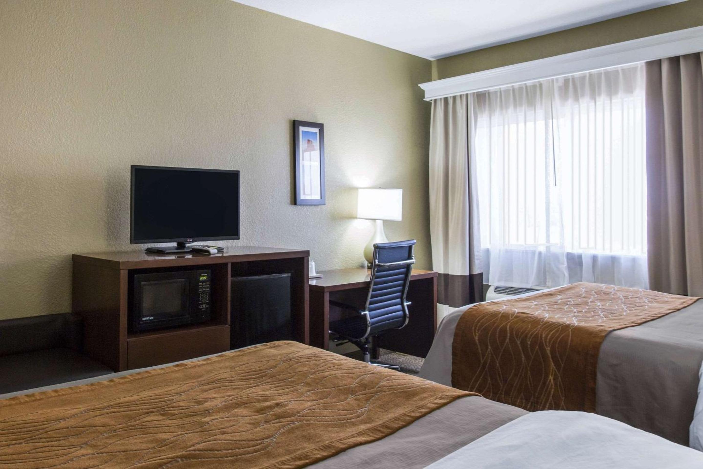 Deming Vacations - Comfort Inn  Suites - Property Image 4