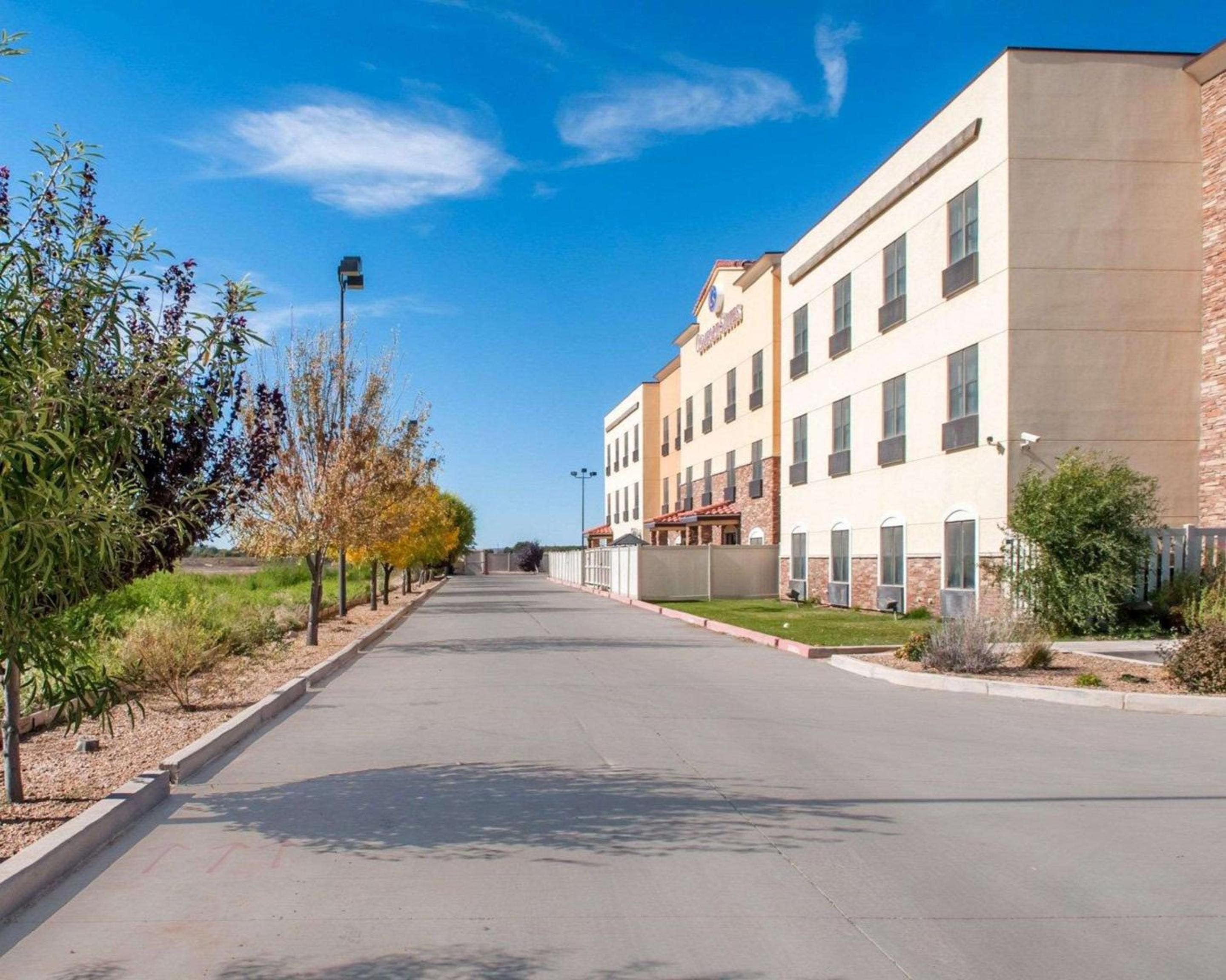 Roswell Vacations - Comfort Suites - Property Image 2