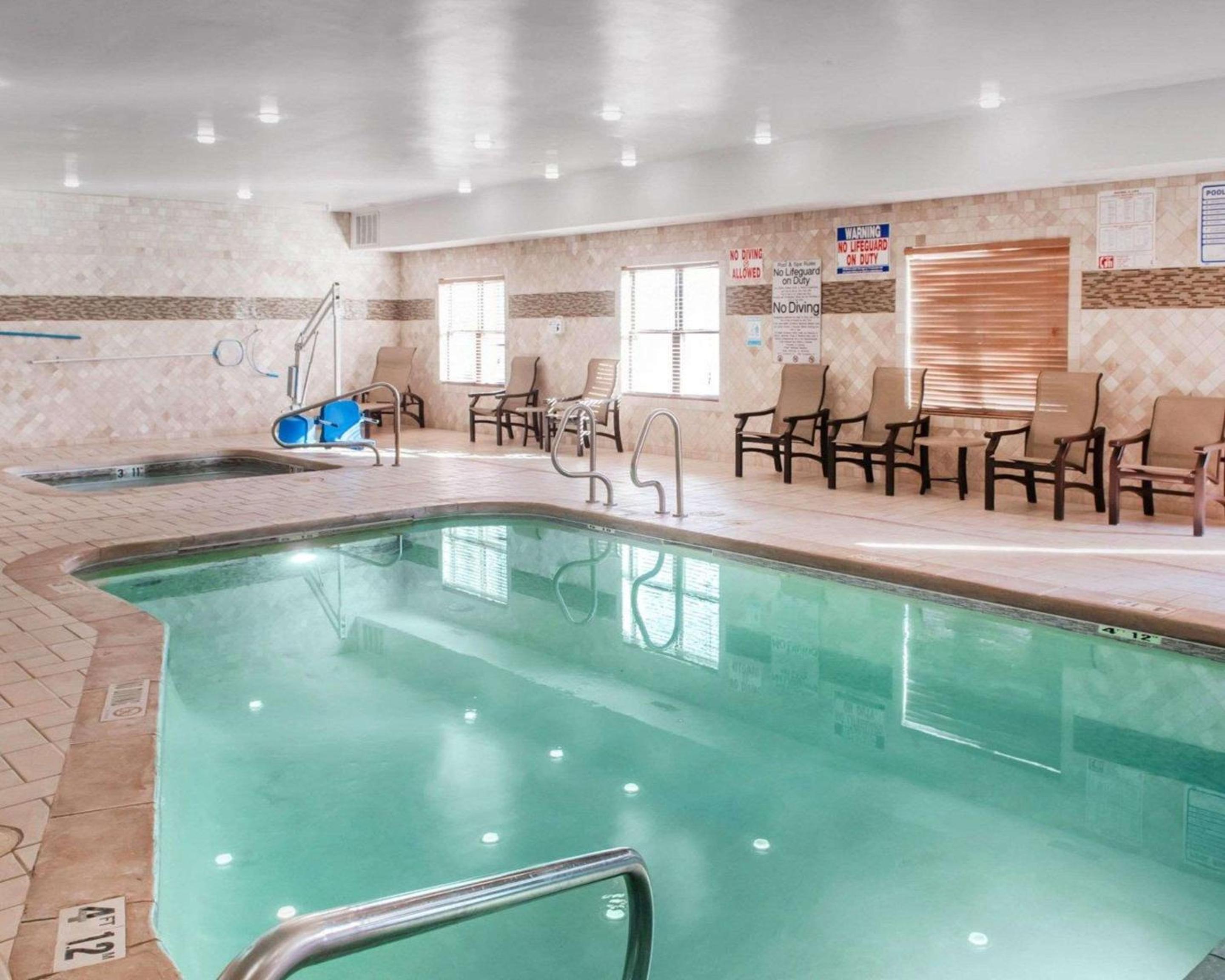 Roswell Vacations - Comfort Suites - Property Image 8