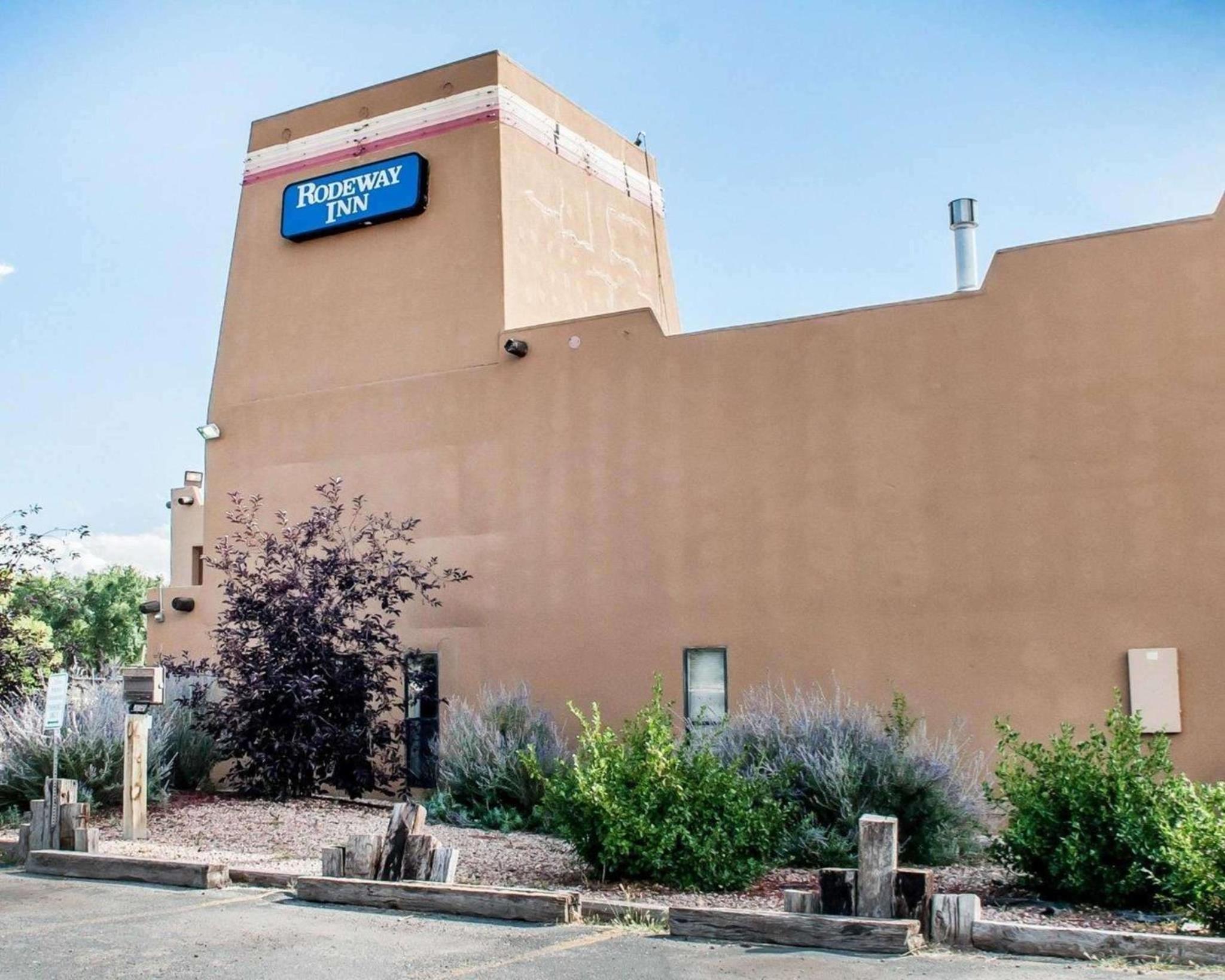 Santa Fe Vacations - Rodeway Inn - Property Image 1