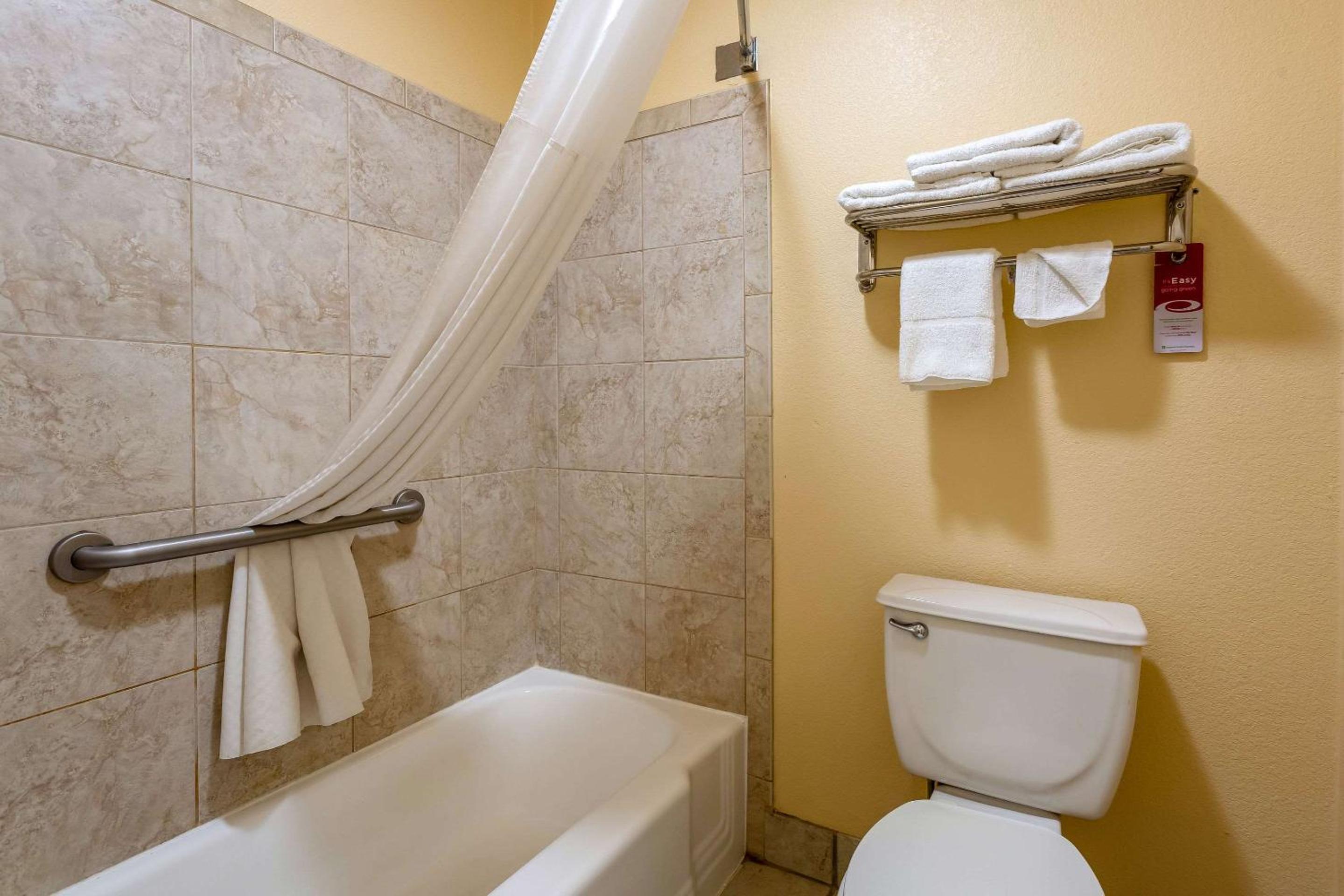 Econo Lodge Inn & Suites Santa Rosa view 5