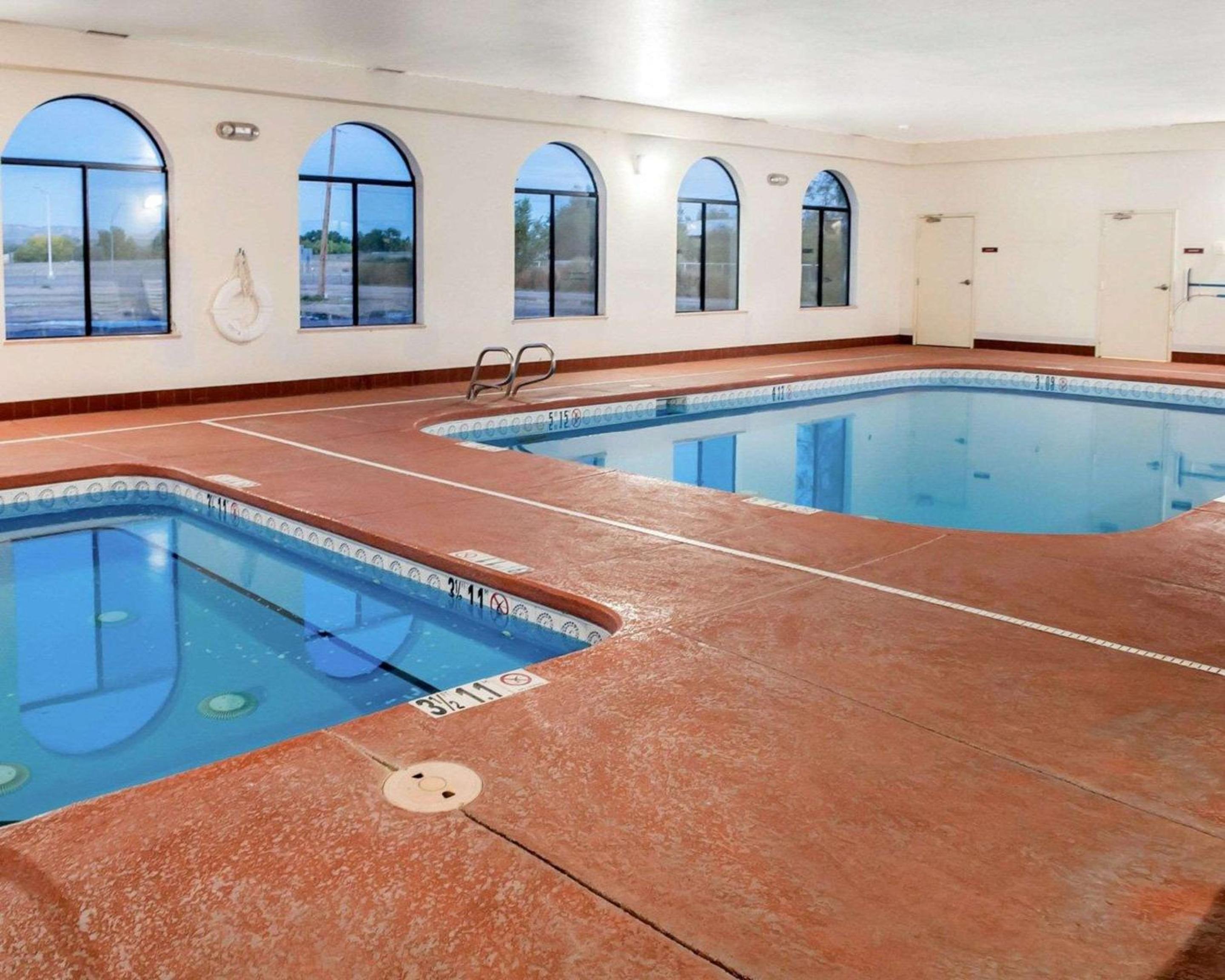 Socorro Vacations - Comfort Inn  Suites - Property Image 2