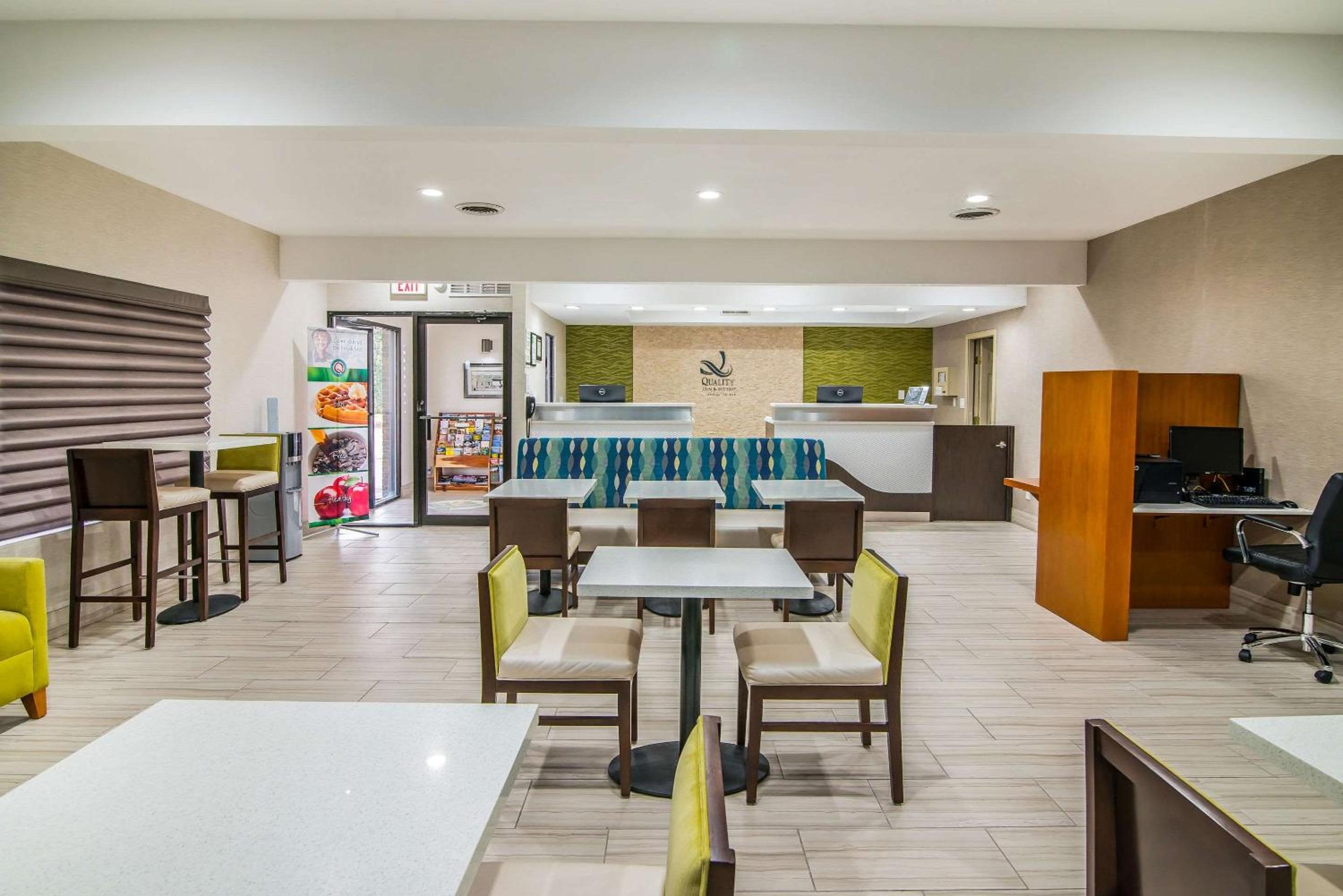 Alamogordo Vacations - Quality Inn  Suites Near White Sands National Park - Property Image 2