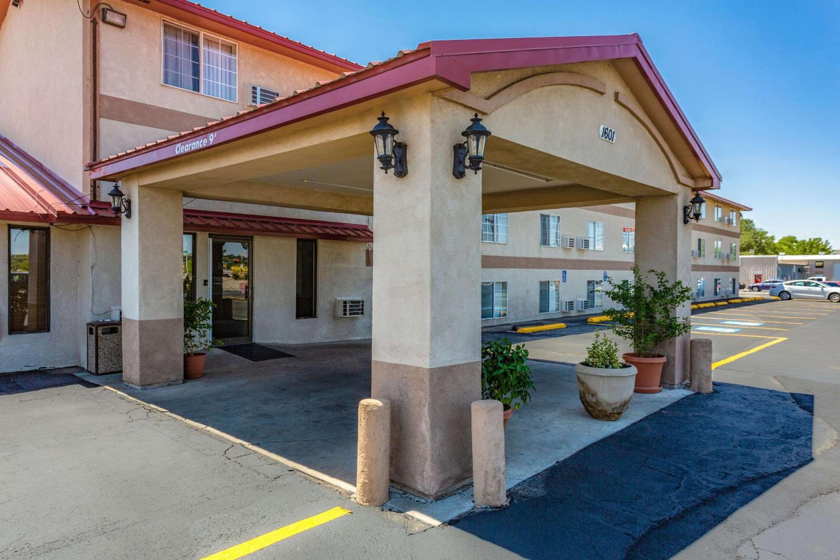 Rodeway Inn Farmington view 3