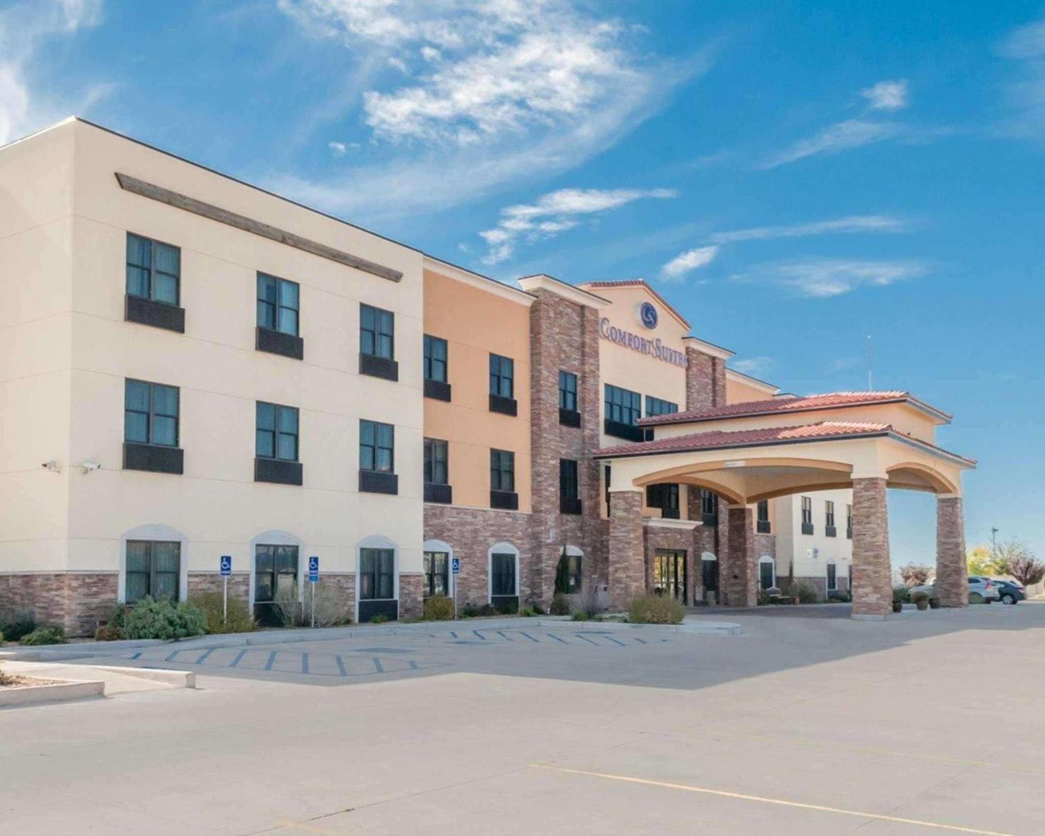 Roswell Vacations - Comfort Suites - Property Image 1
