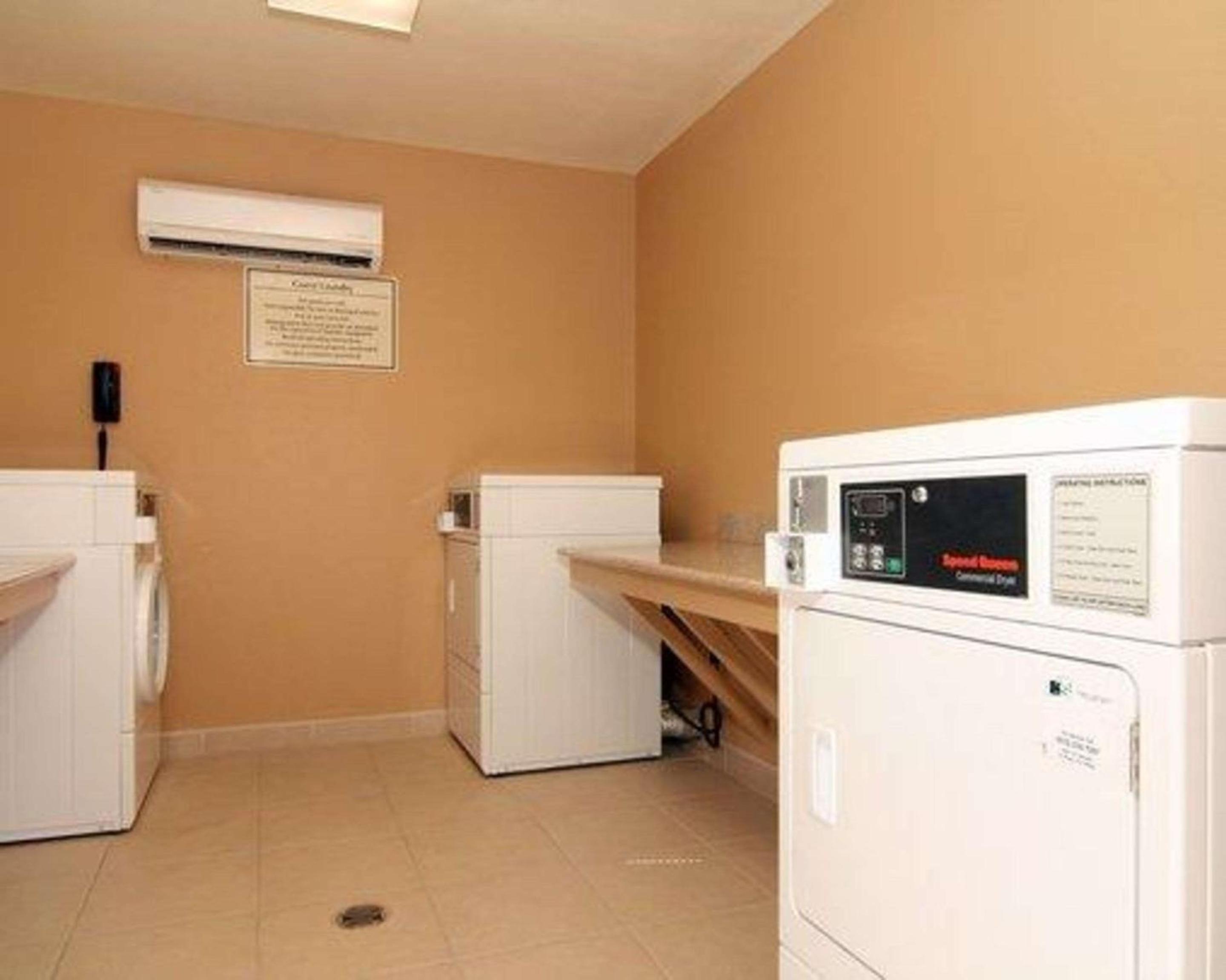 Alamogordo Vacations - Suburban Studios Alamogordo - Property Image 7