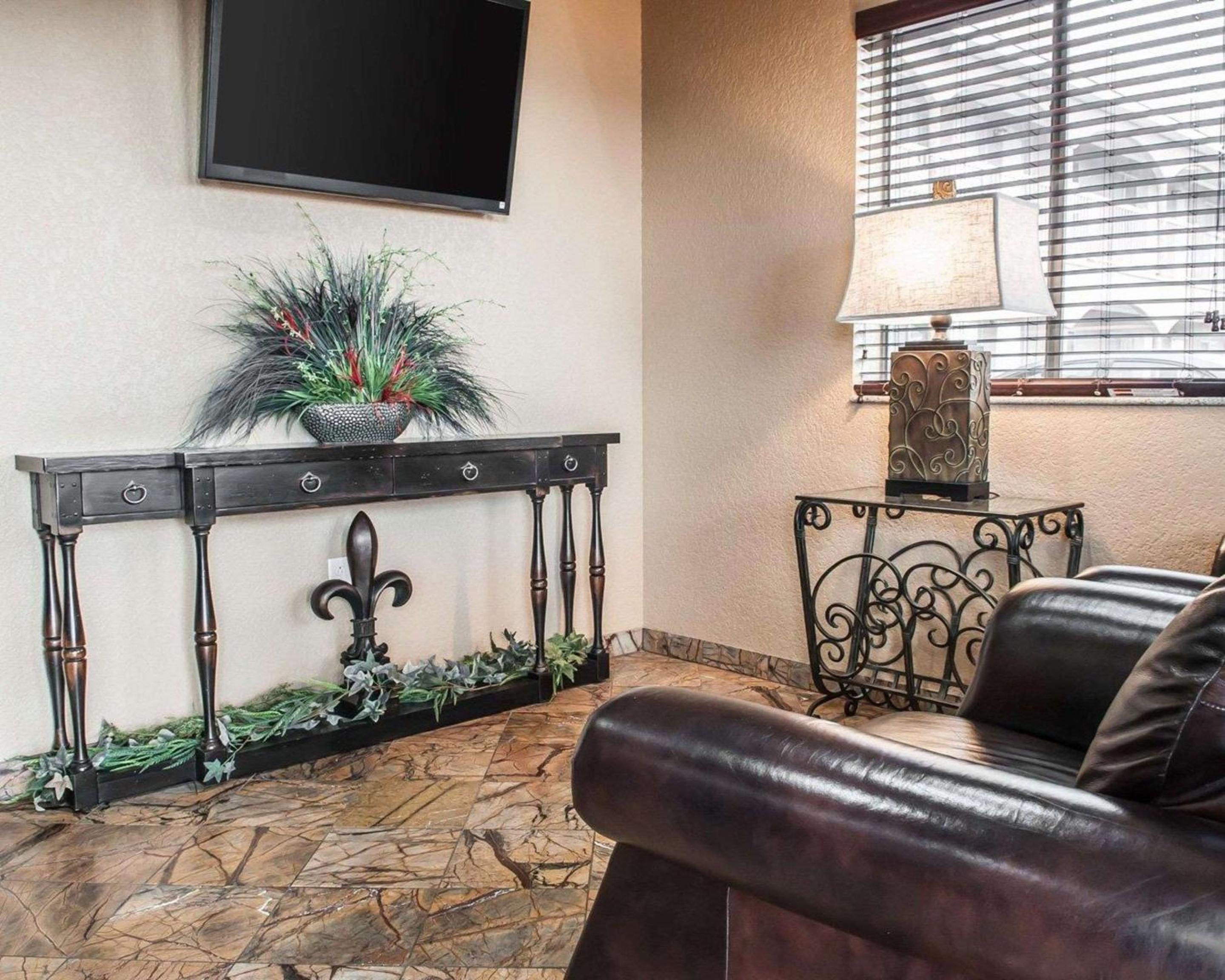 Alamogordo Vacations - Suburban Studios Alamogordo - Property Image 3
