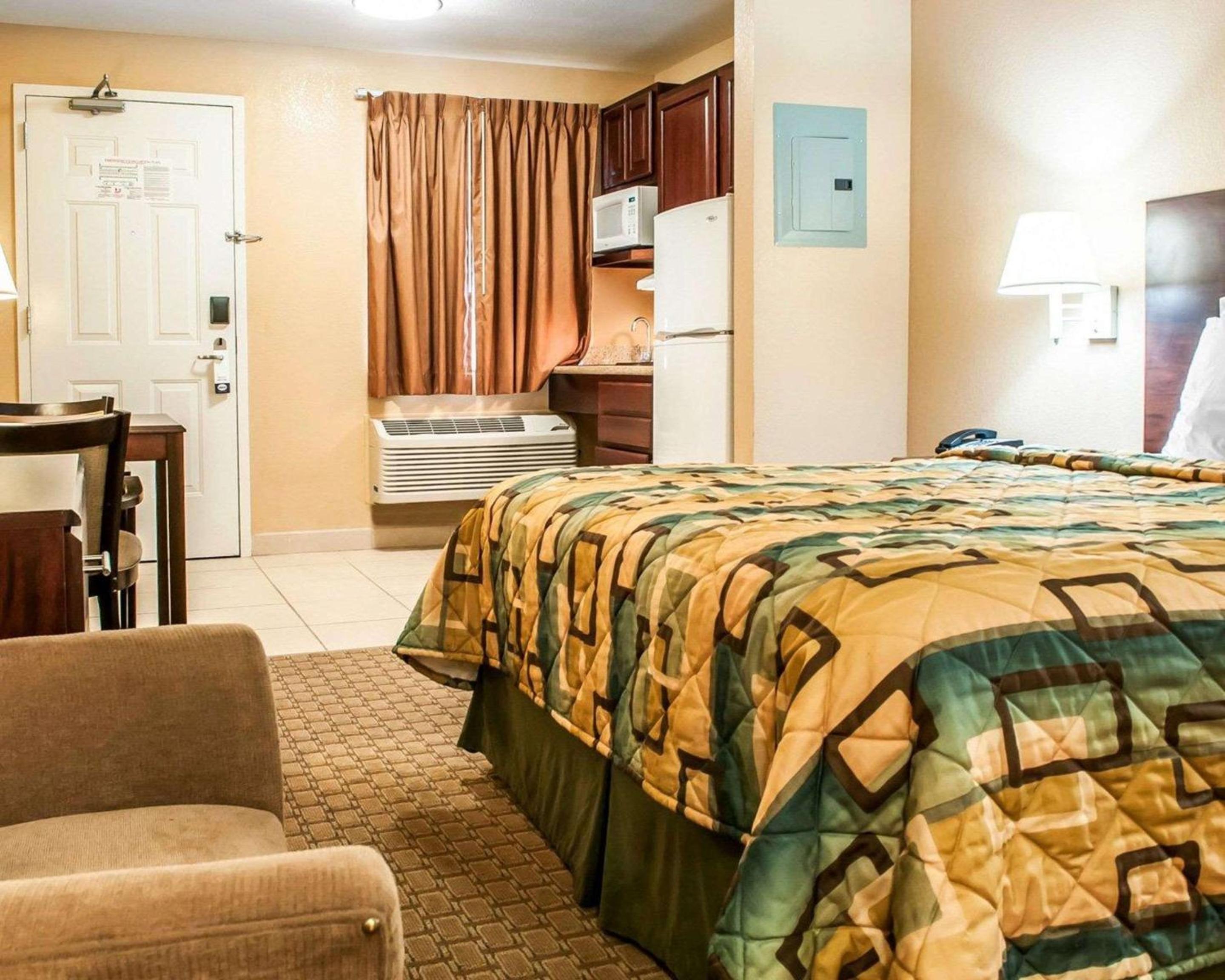 Alamogordo Vacations - Suburban Studios Alamogordo - Property Image 2