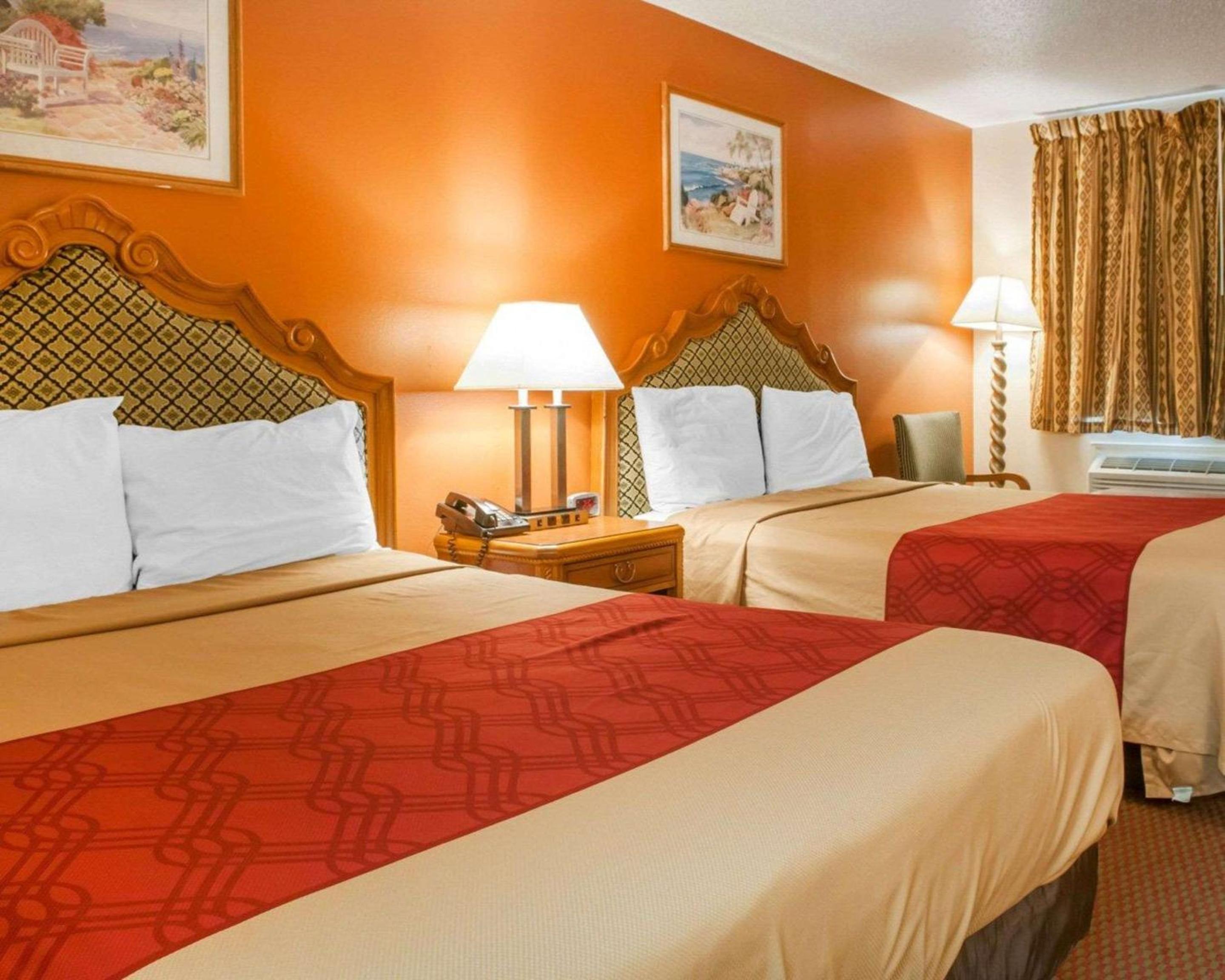 Hobbs Vacations - Econo Lodge Hobbs - Property Image 11